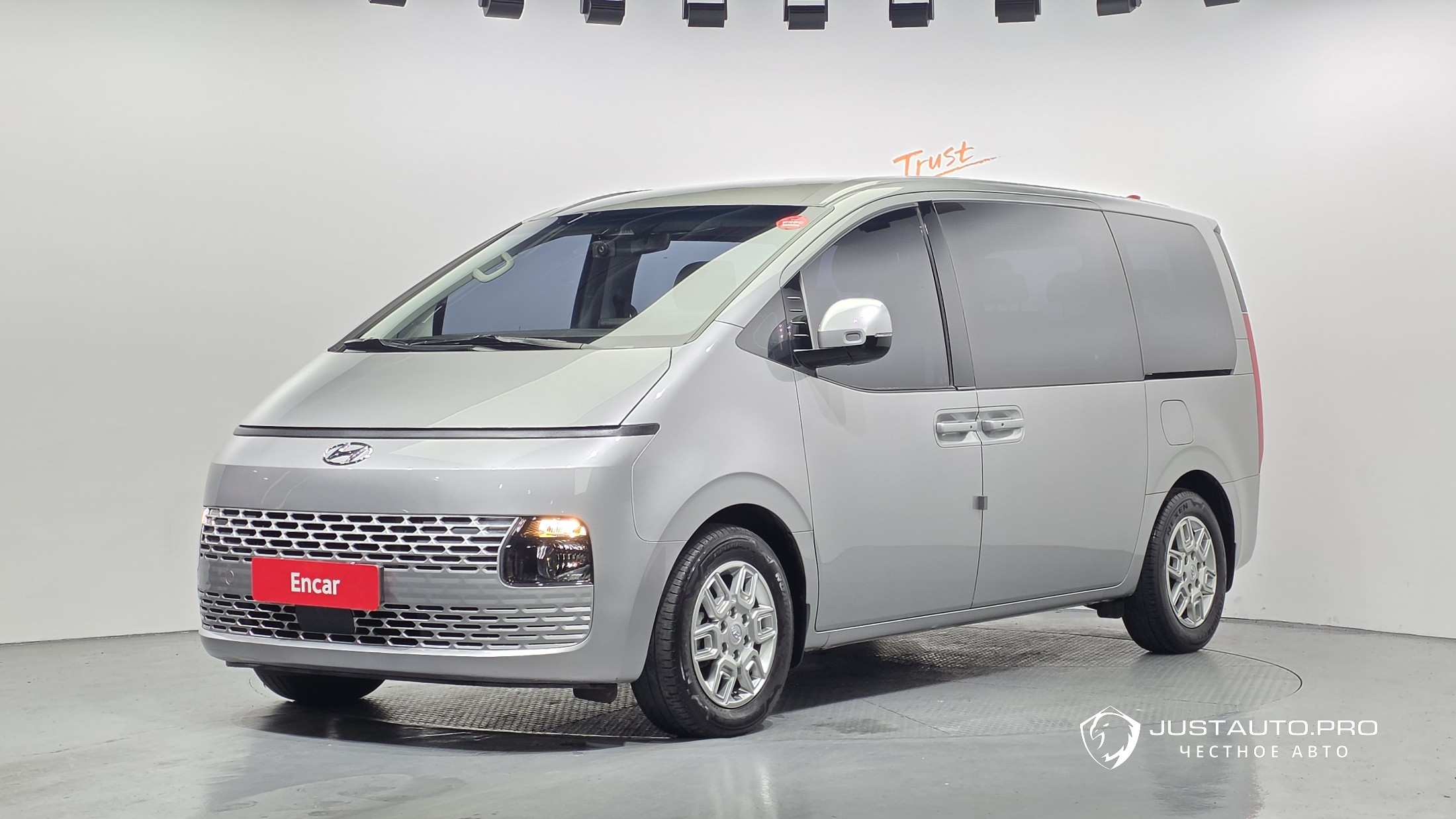 Автомобиль Hyundai Staria