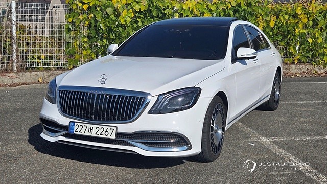 Автомобиль Mercedes-Benz S-Class