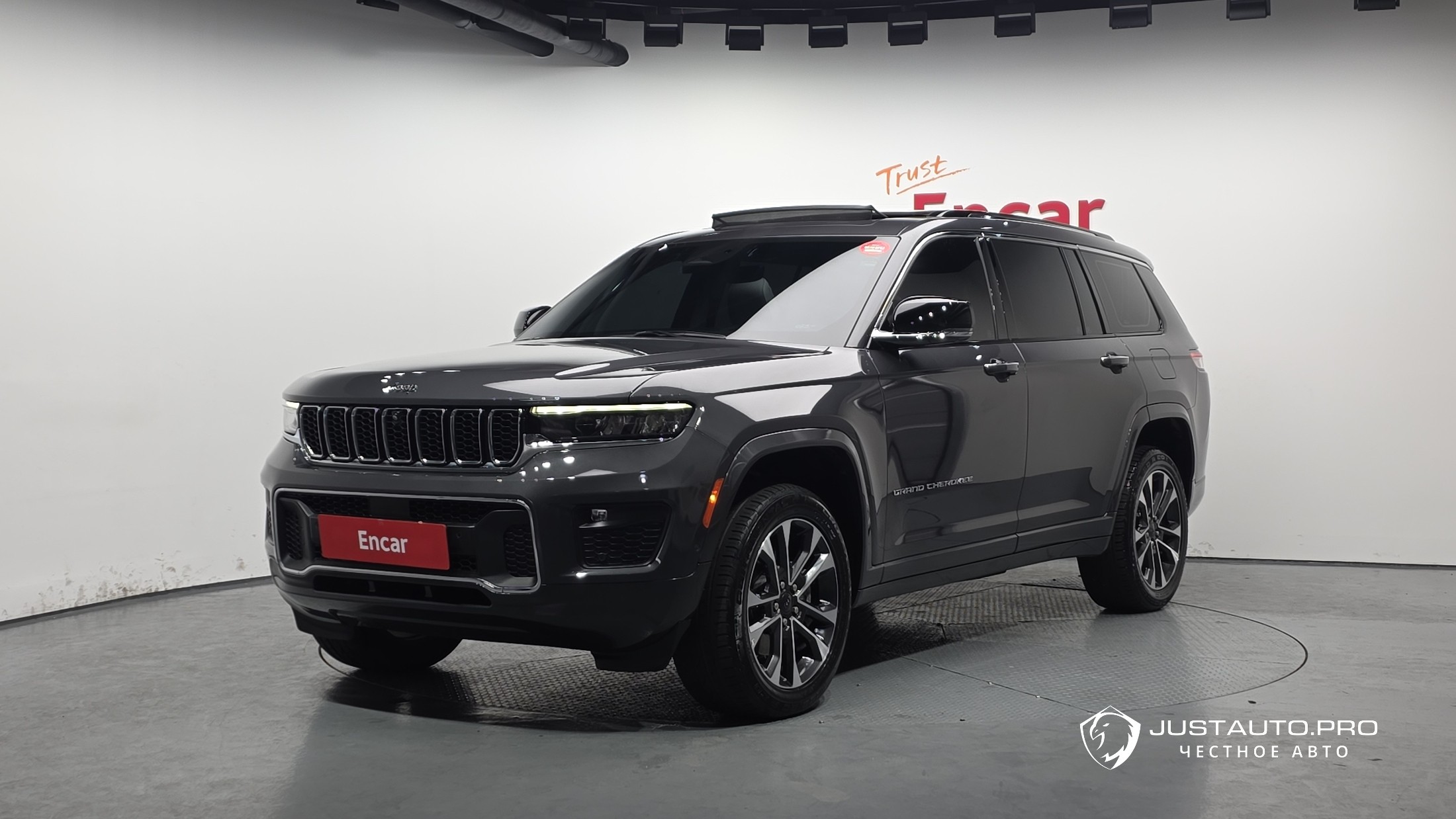 Автомобиль Jeep Cherokee