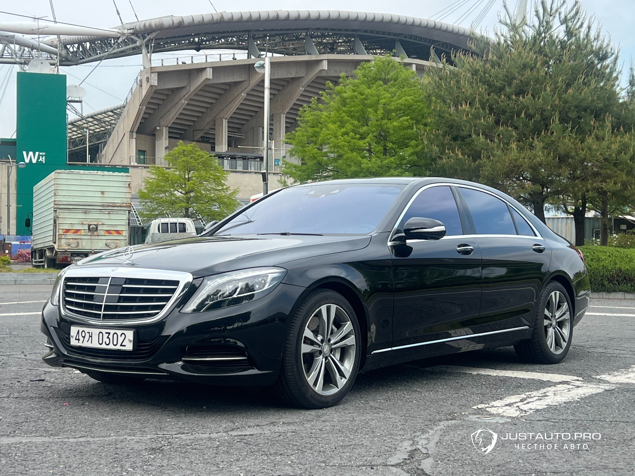 Автомобиль Mercedes-Benz S-Class