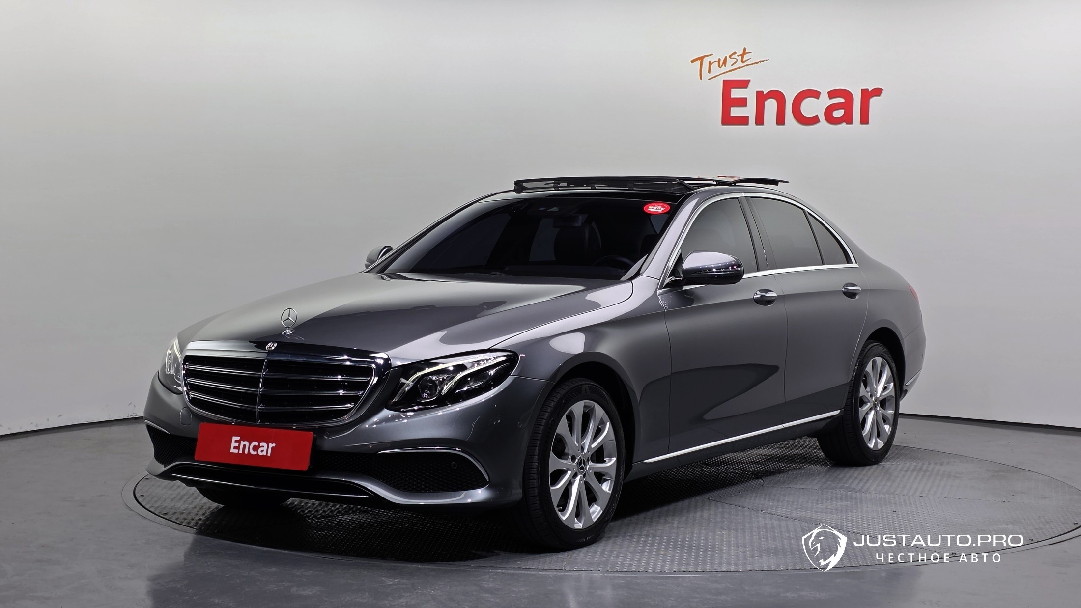 Автомобиль Mercedes-Benz E-Class