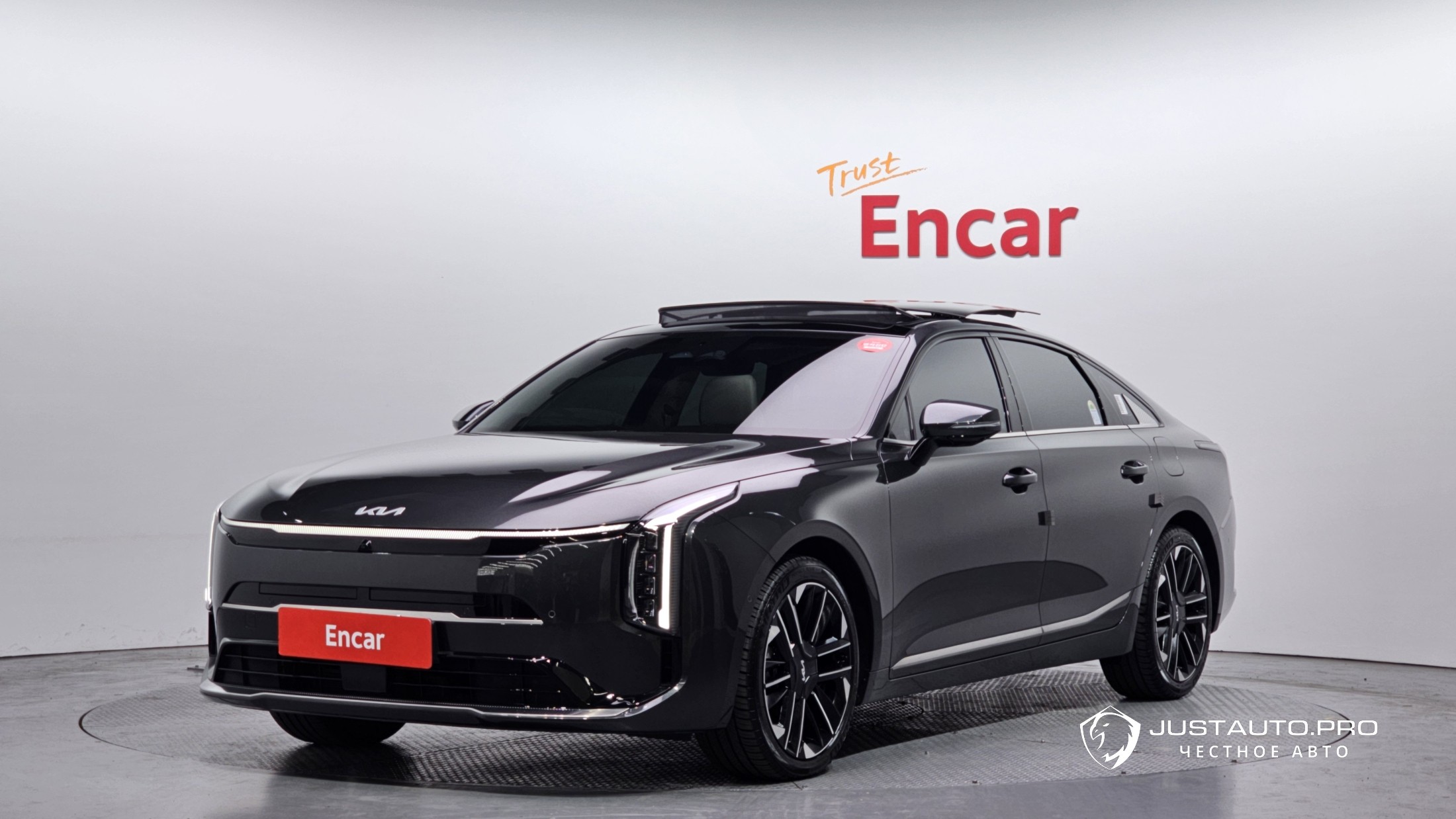 Автомобиль Kia K8