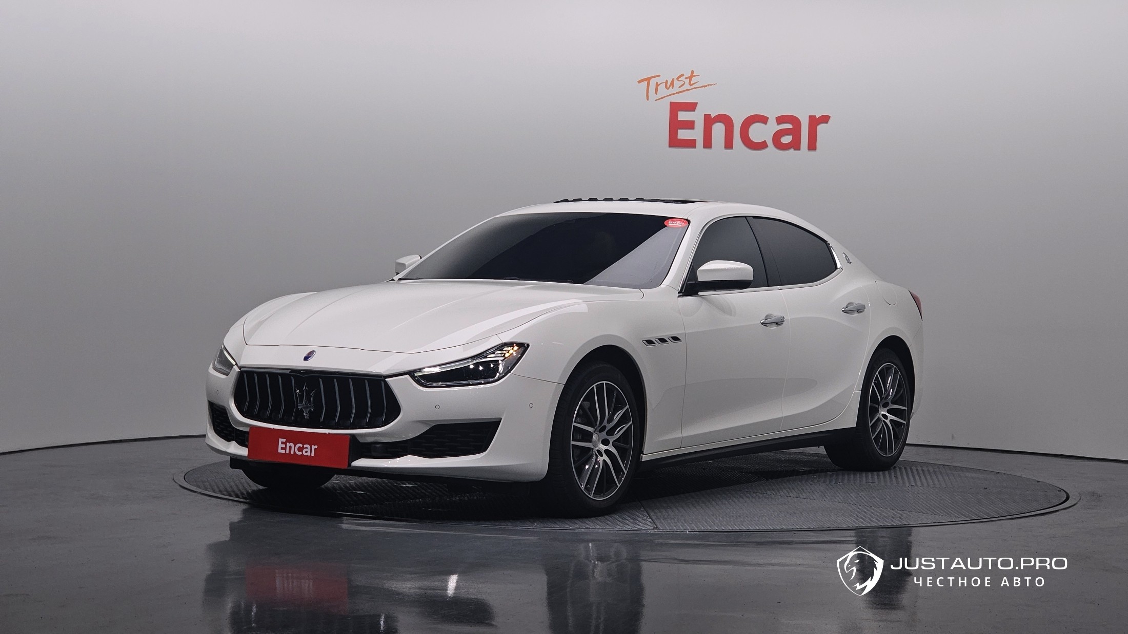 Автомобиль Maserati Ghibli