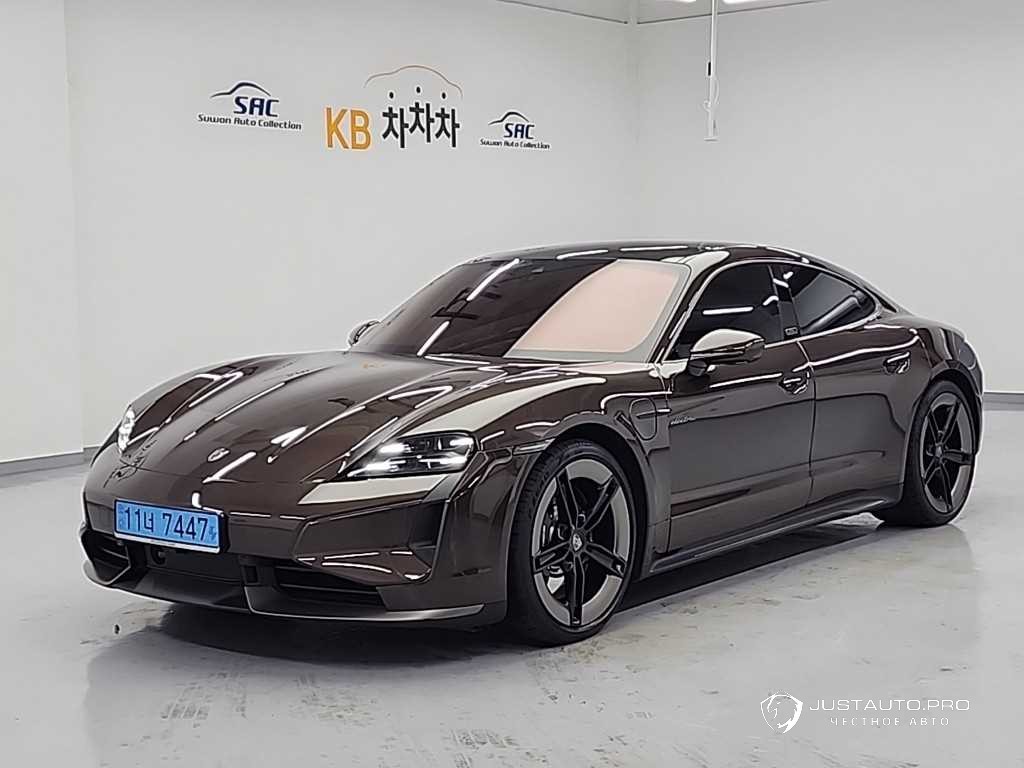 Автомобиль Porsche Taycan