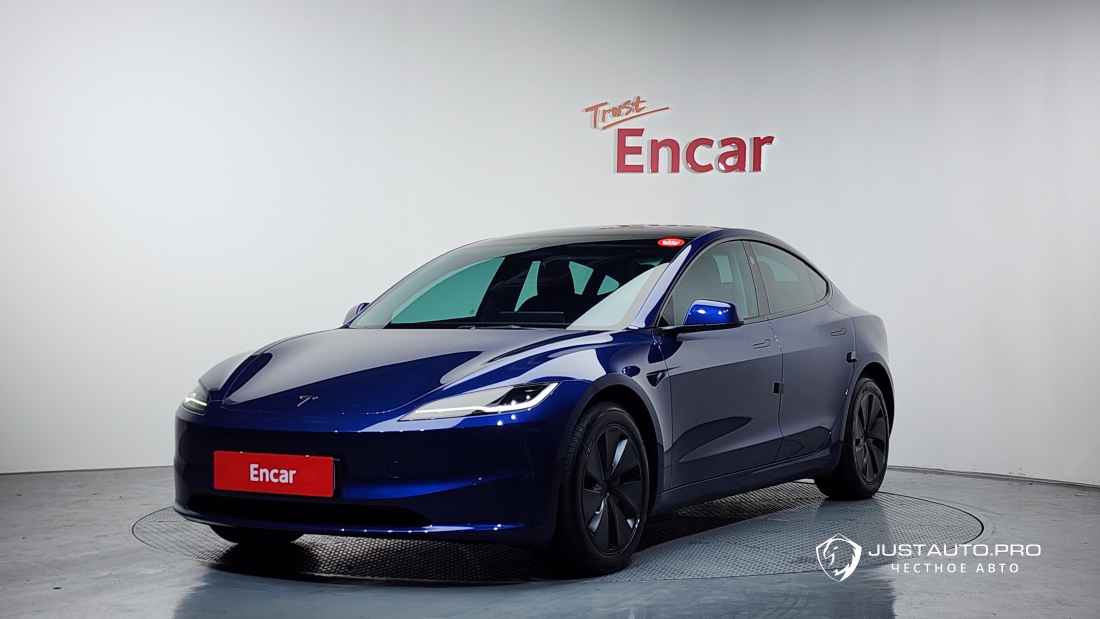 Автомобиль Tesla Model 3