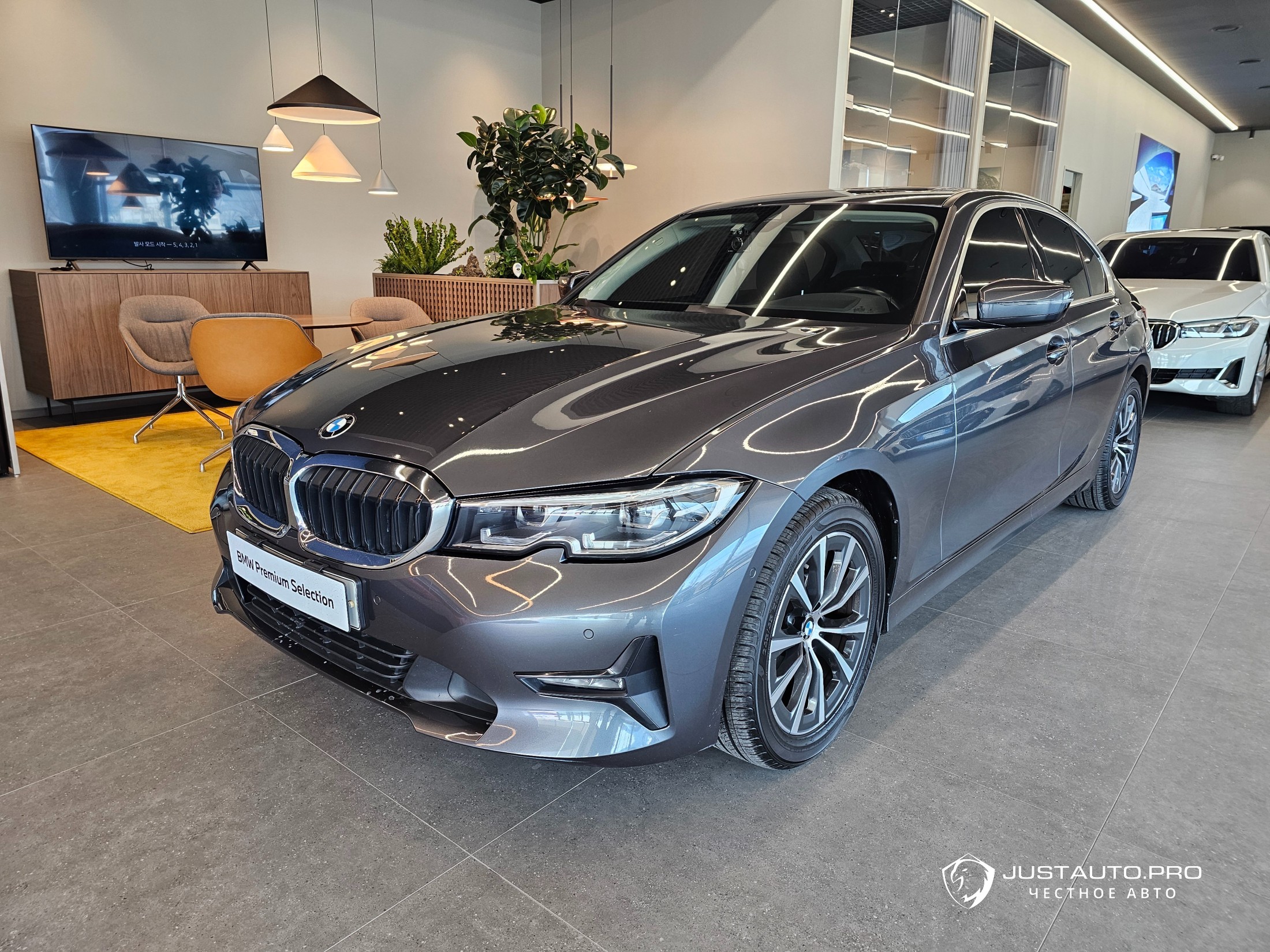 Автомобиль BMW 3-Series