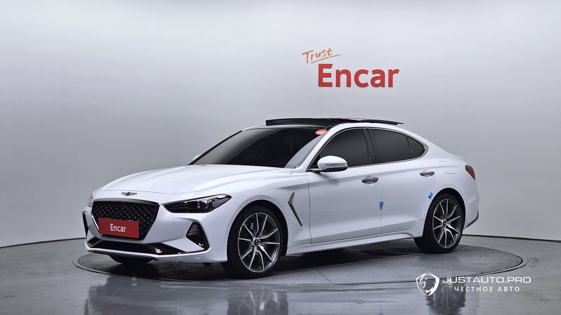 Автомобиль Genesis G70
