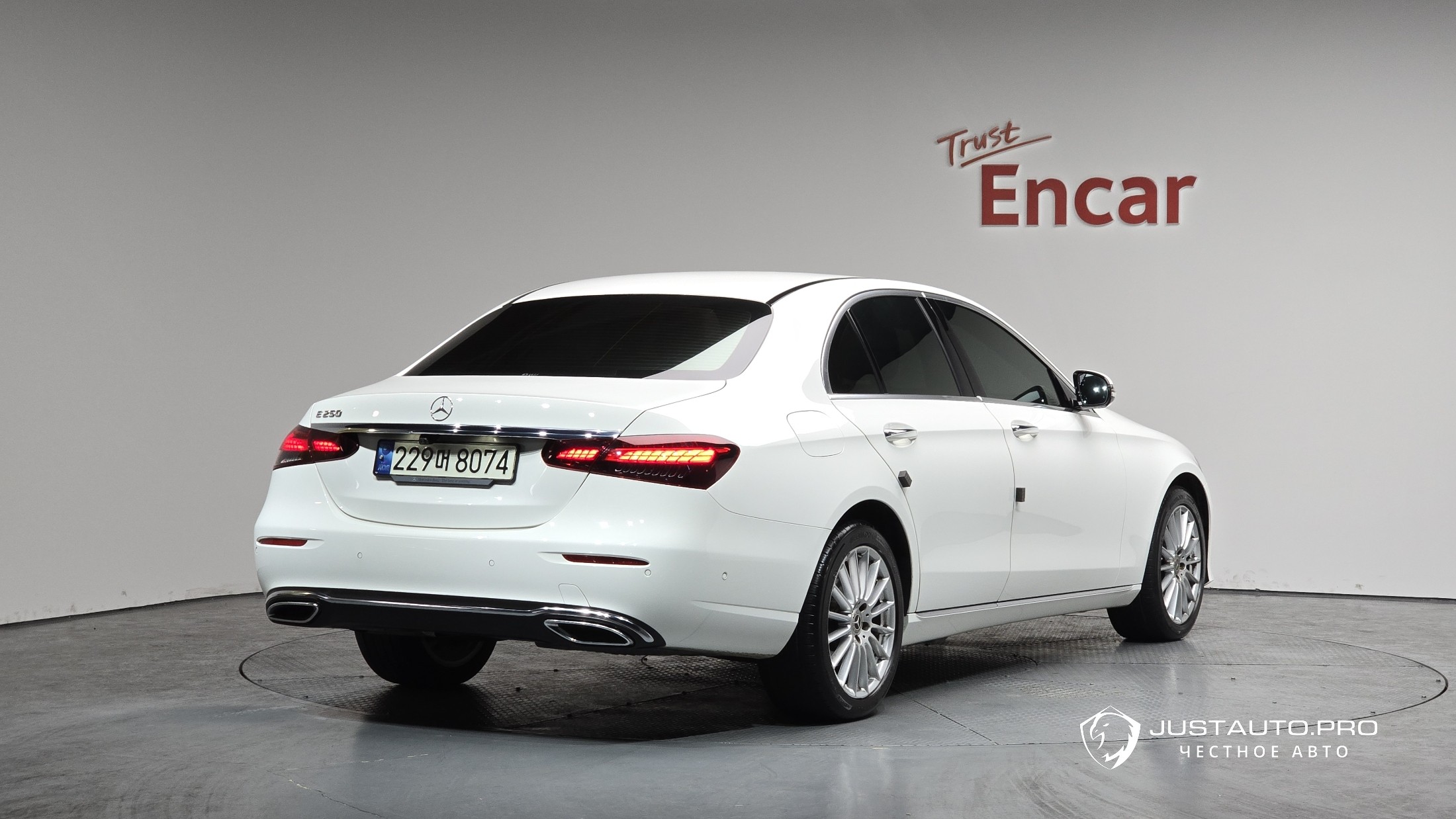 Автомобиль Mercedes-Benz E-Class