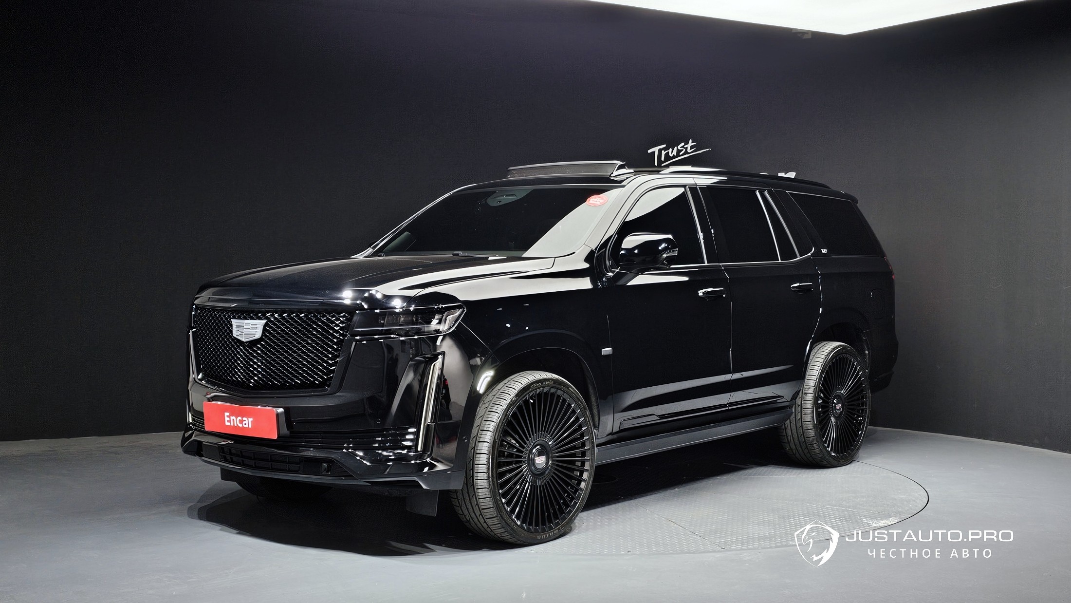 Автомобиль Cadillac Escalade