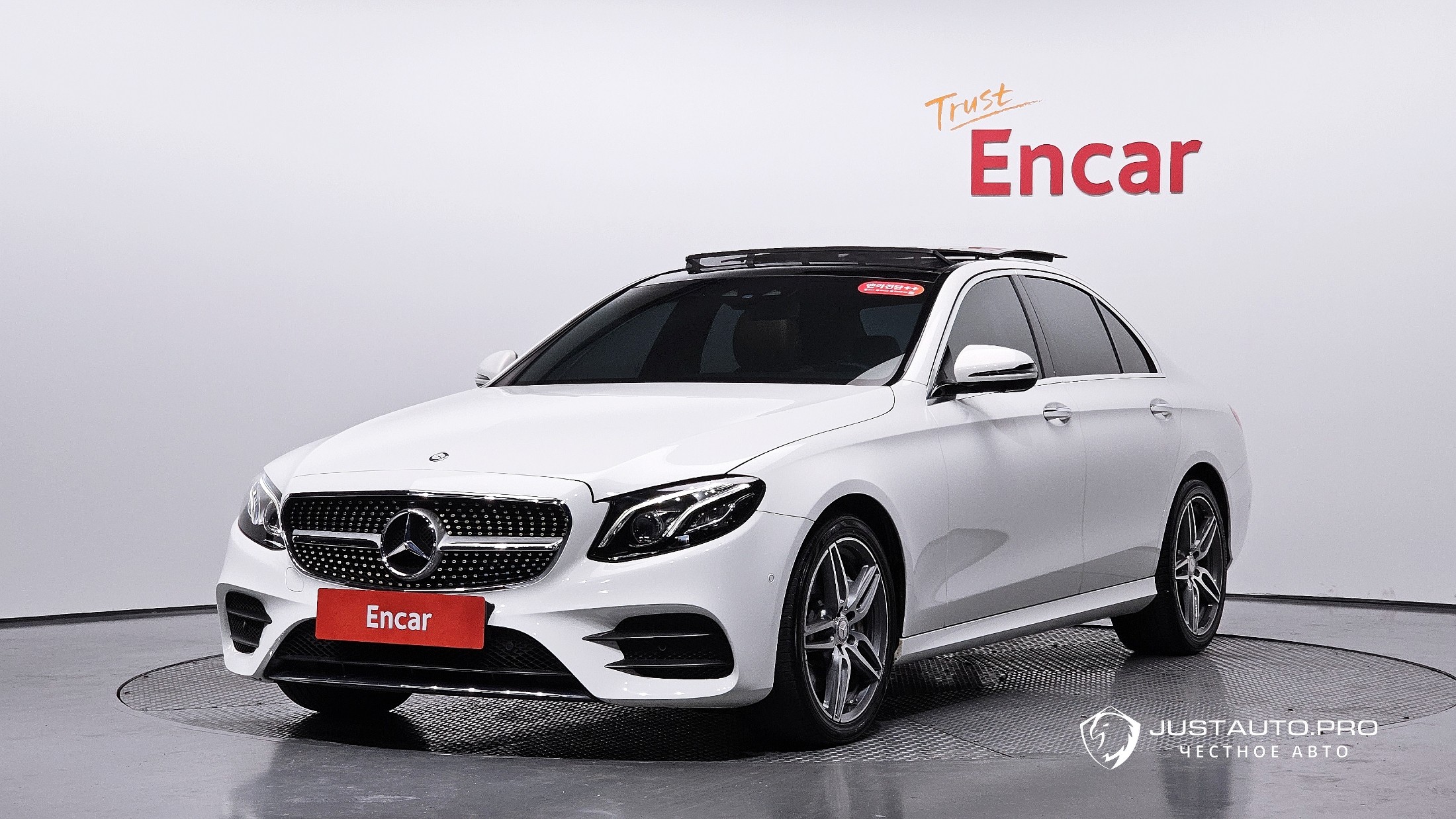 Автомобиль Mercedes-Benz E-Class