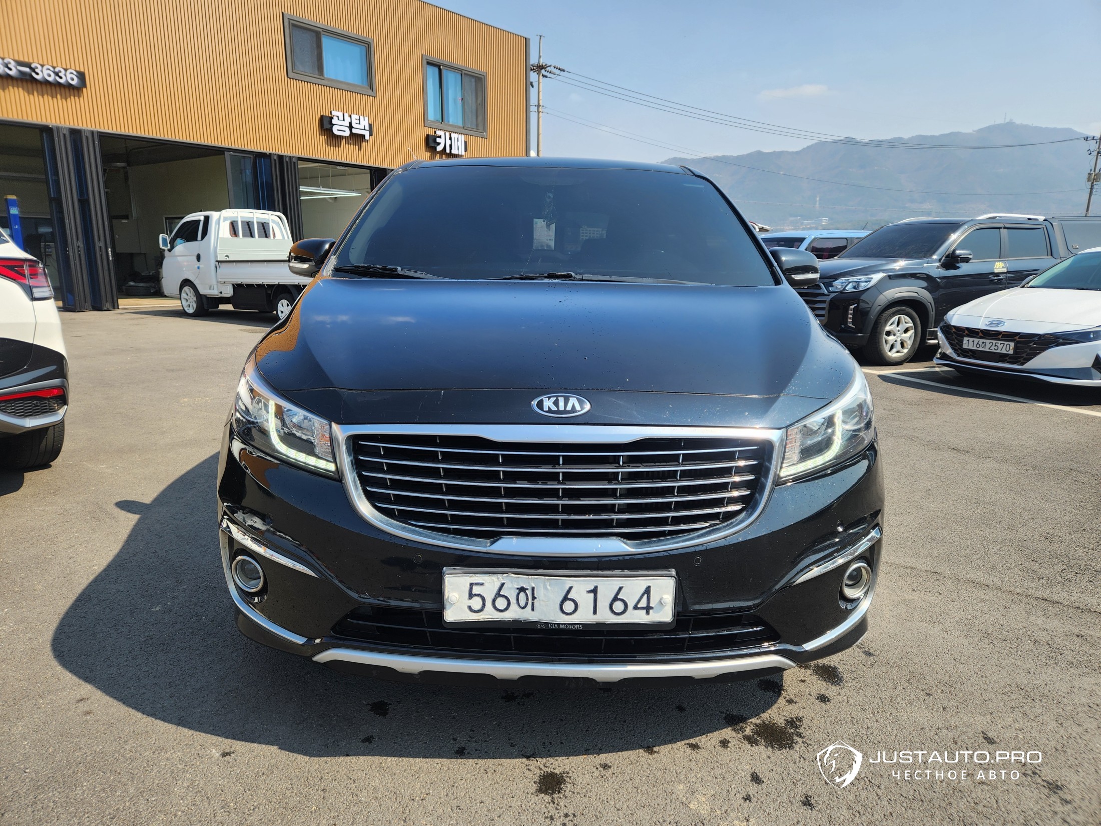 Автомобиль Kia Canival