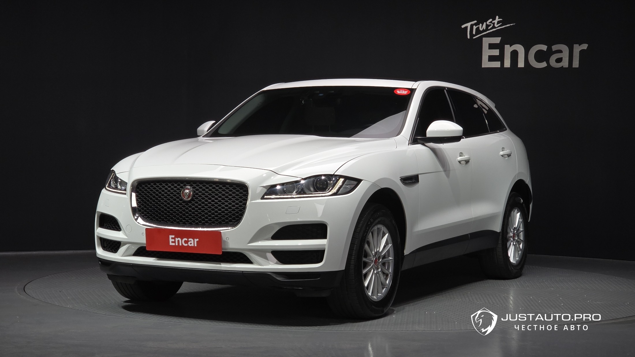 Автомобиль Jaguar F-PACE