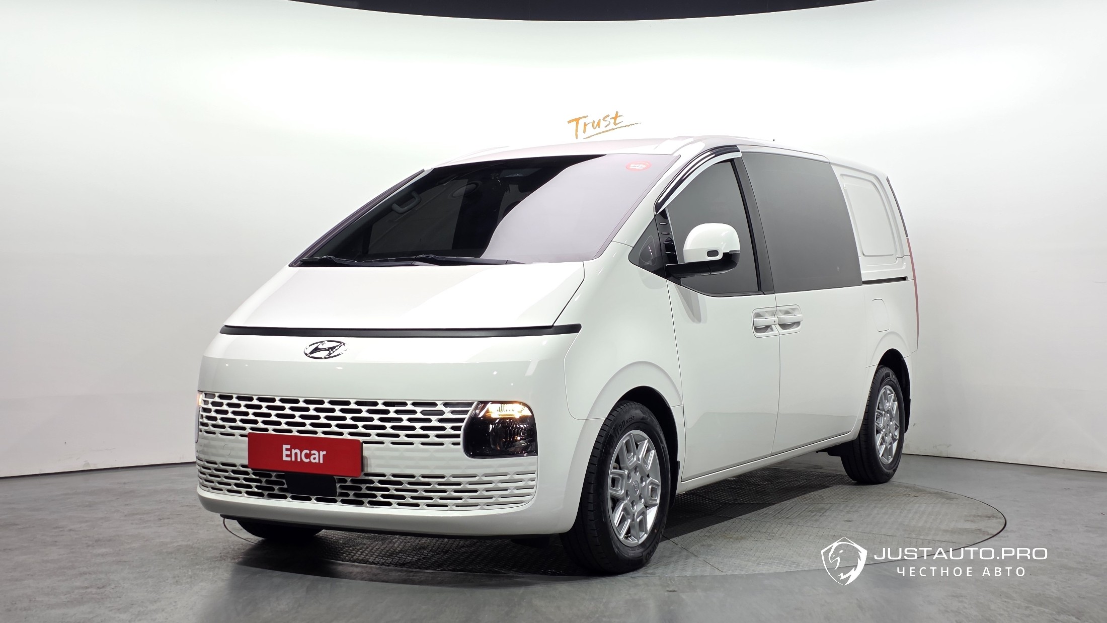 Автомобиль Hyundai Staria