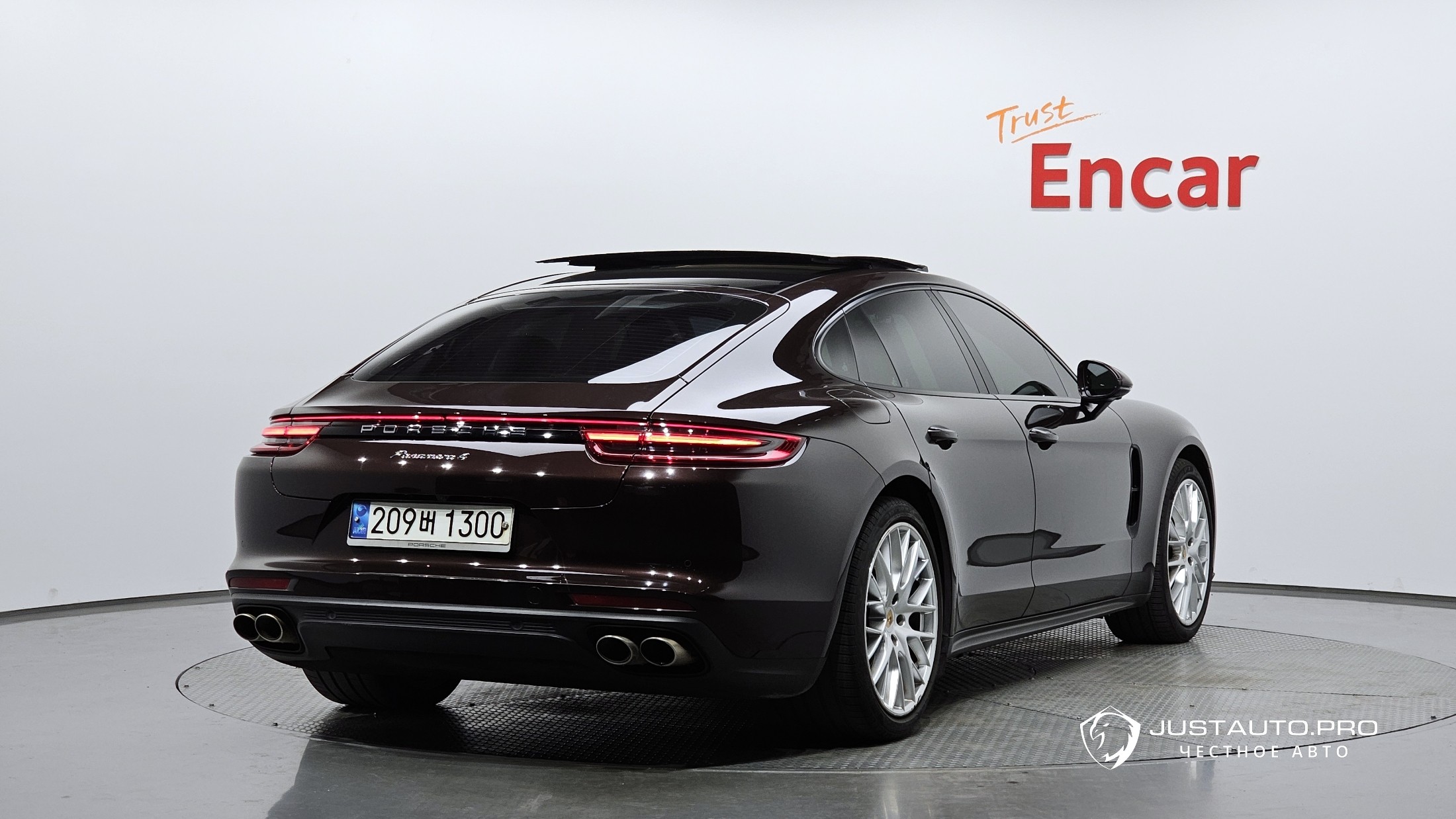 Автомобиль Porsche Panamera