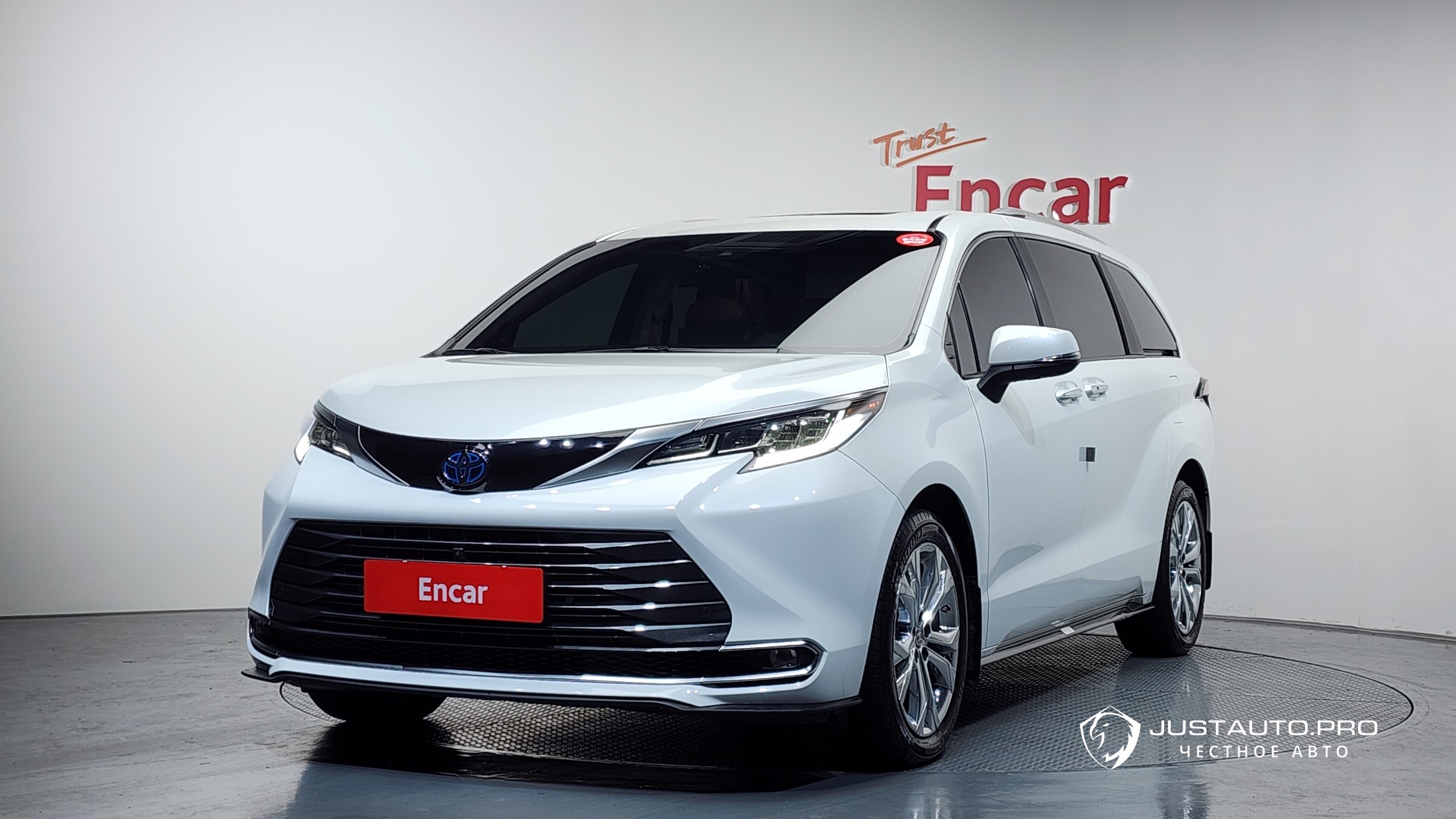Автомобиль Toyota Sienna