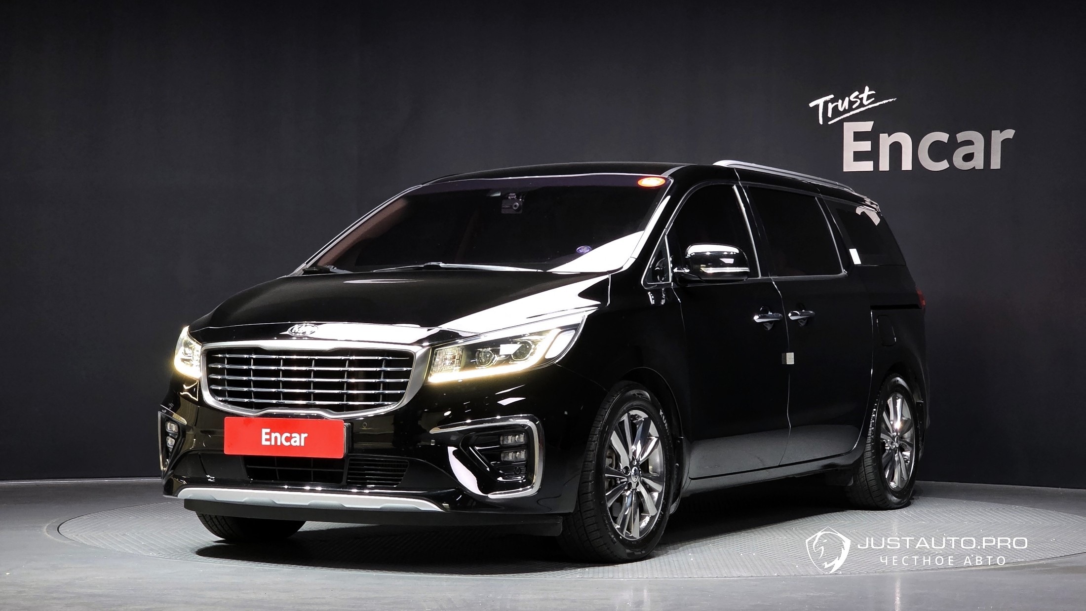 Автомобиль Kia Canival