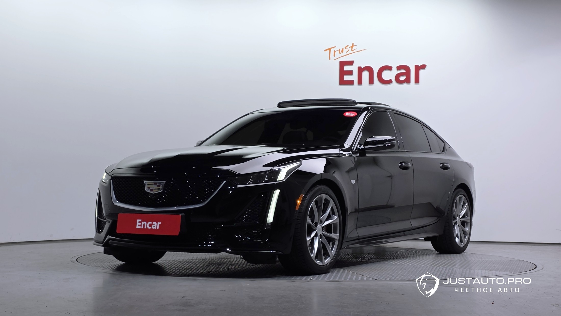 Автомобиль Cadillac CT5