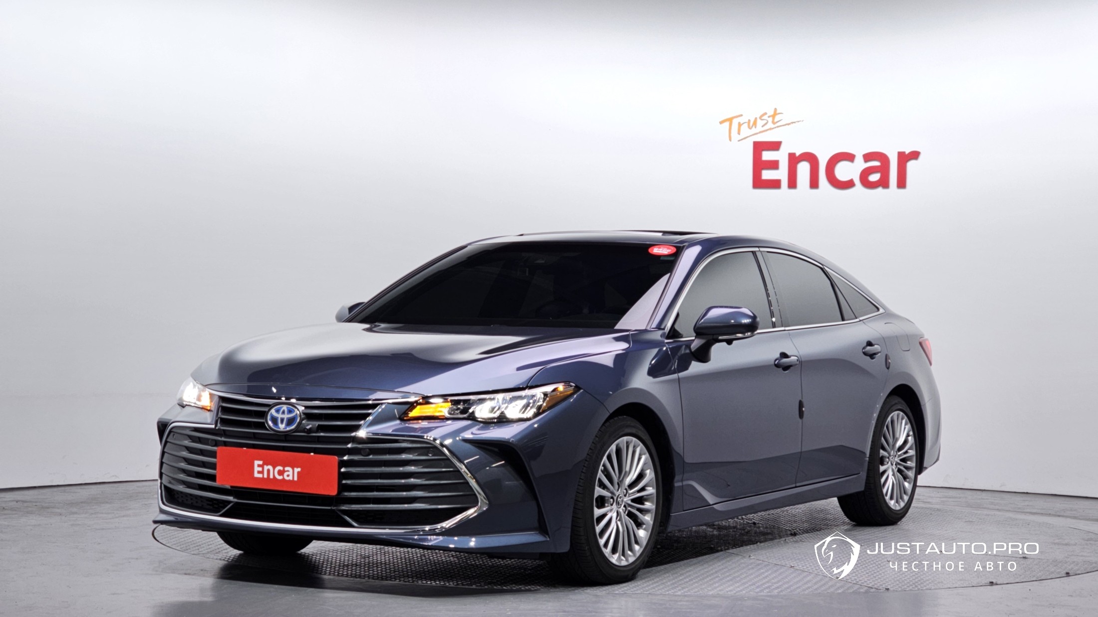 Автомобиль Toyota Avalon