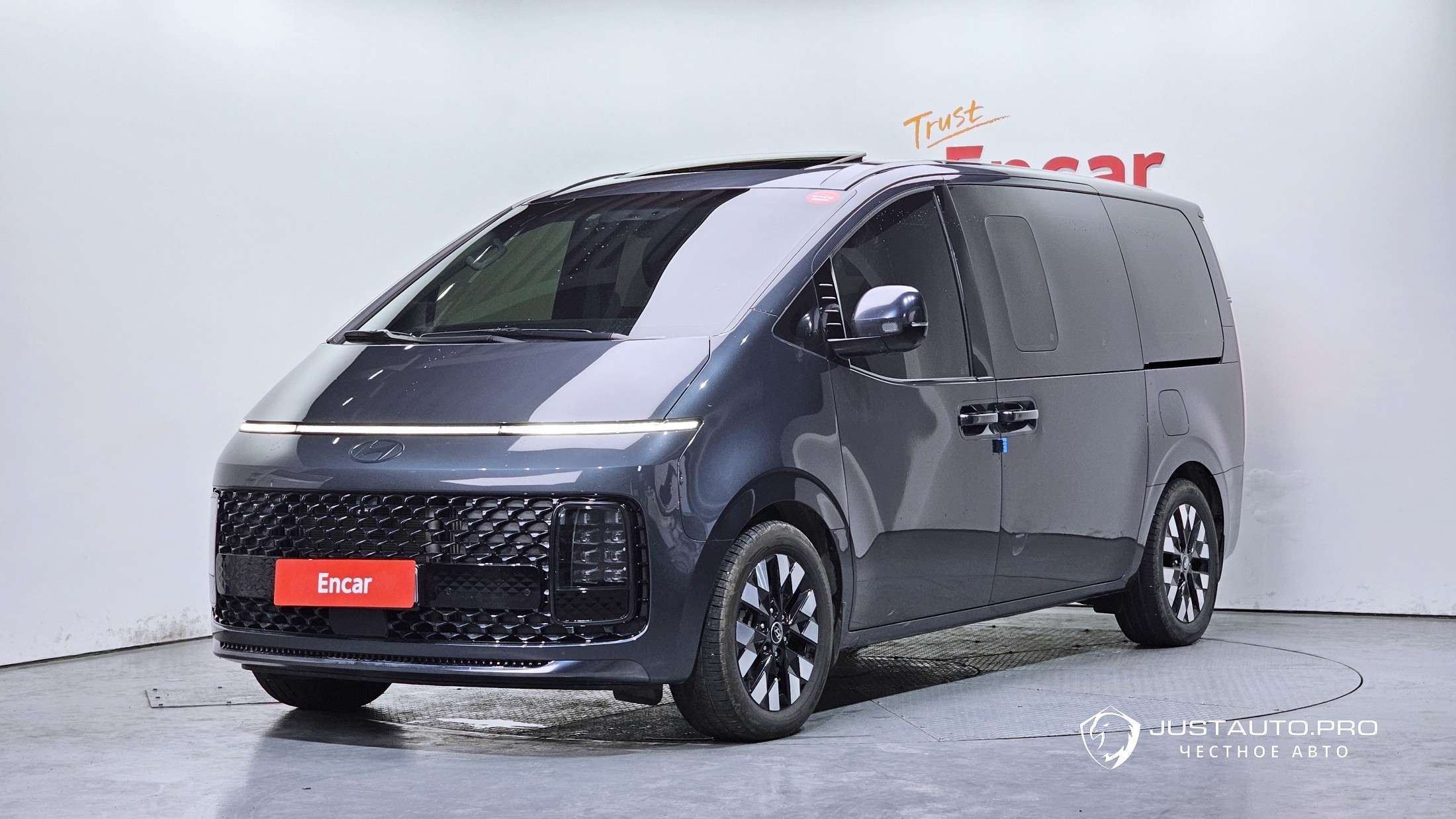Автомобиль Hyundai Staria
