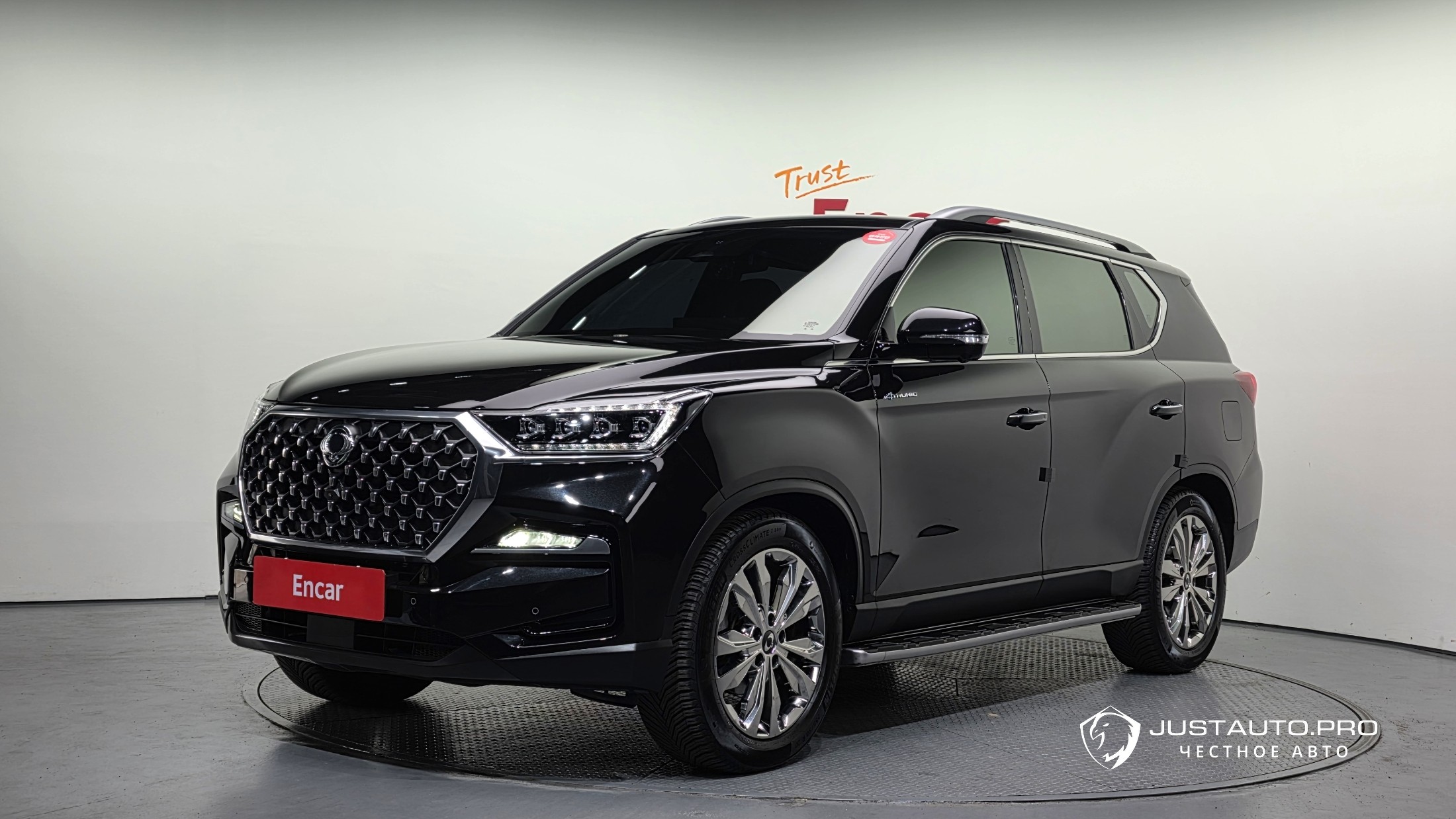 Автомобиль KG_Mobility_Ssangyong Rexton