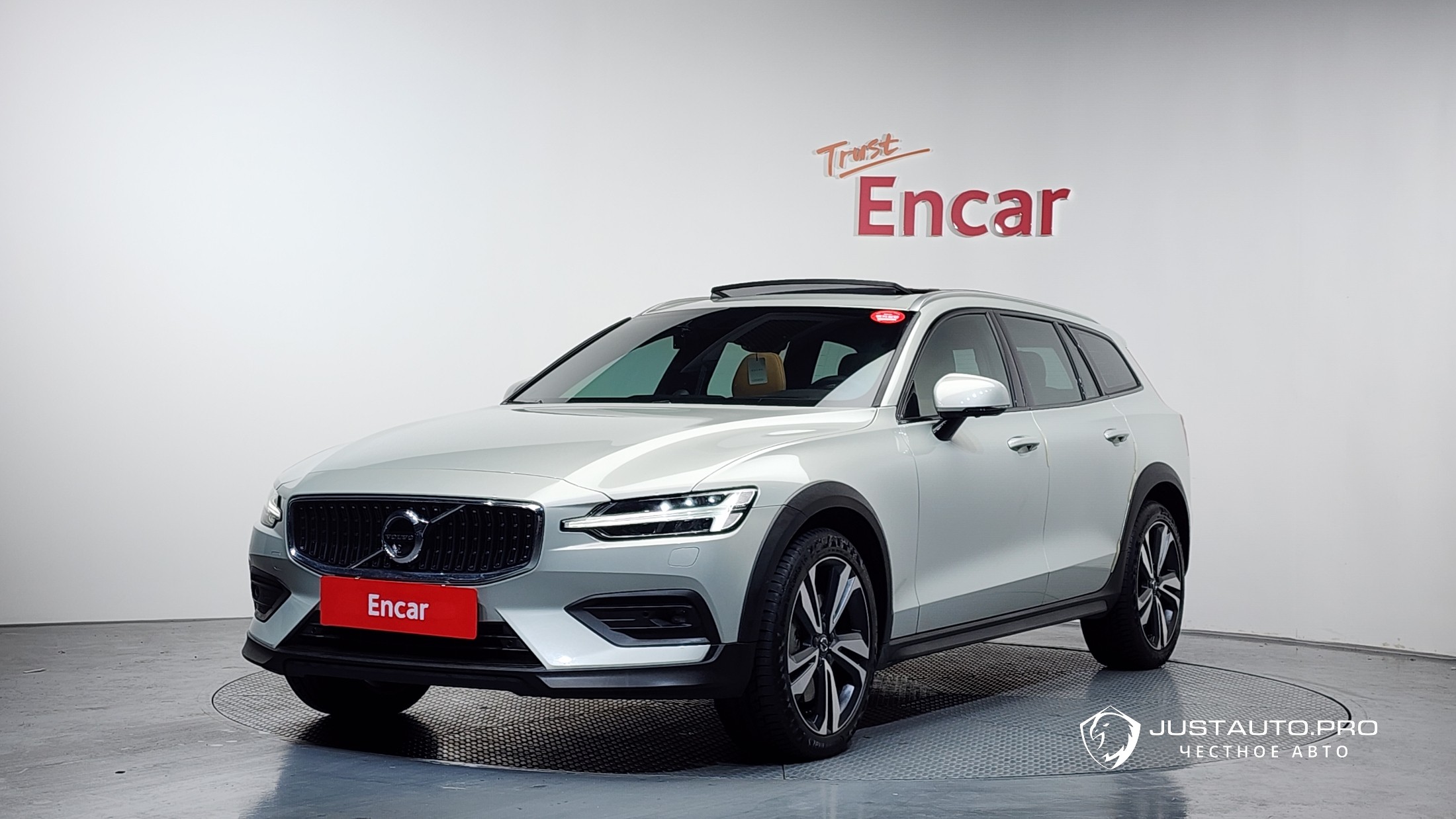 Автомобиль Volvo V60
