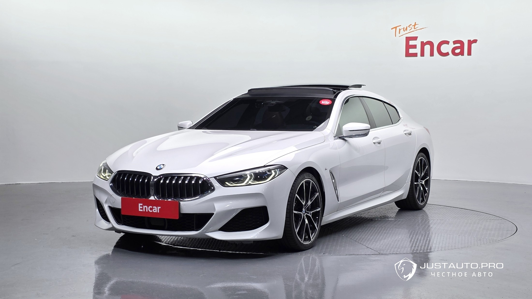 Автомобиль BMW 8-Series