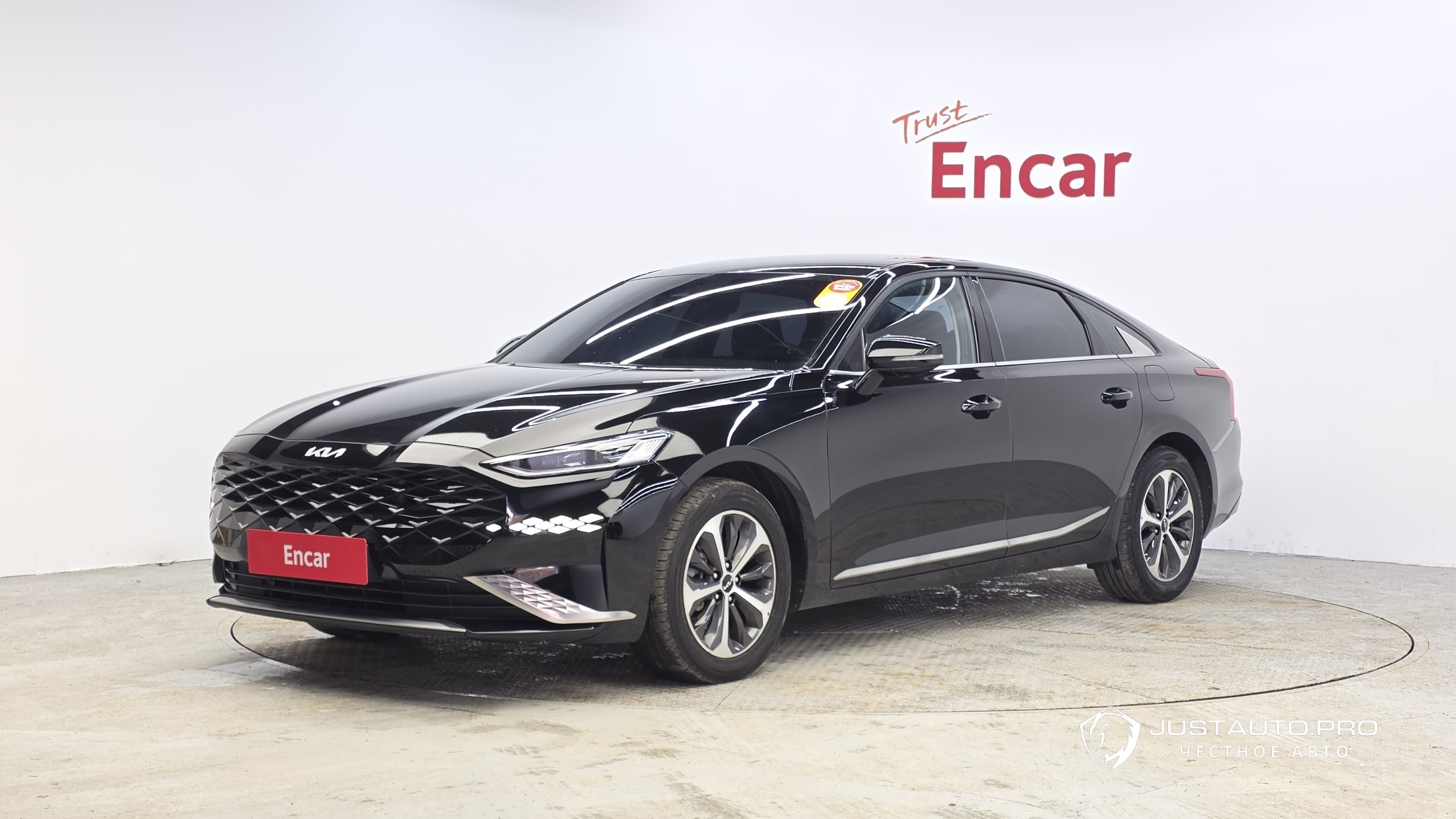 Автомобиль Kia K8