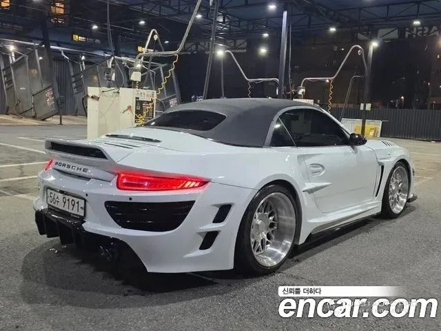 Автомобиль Porsche 911