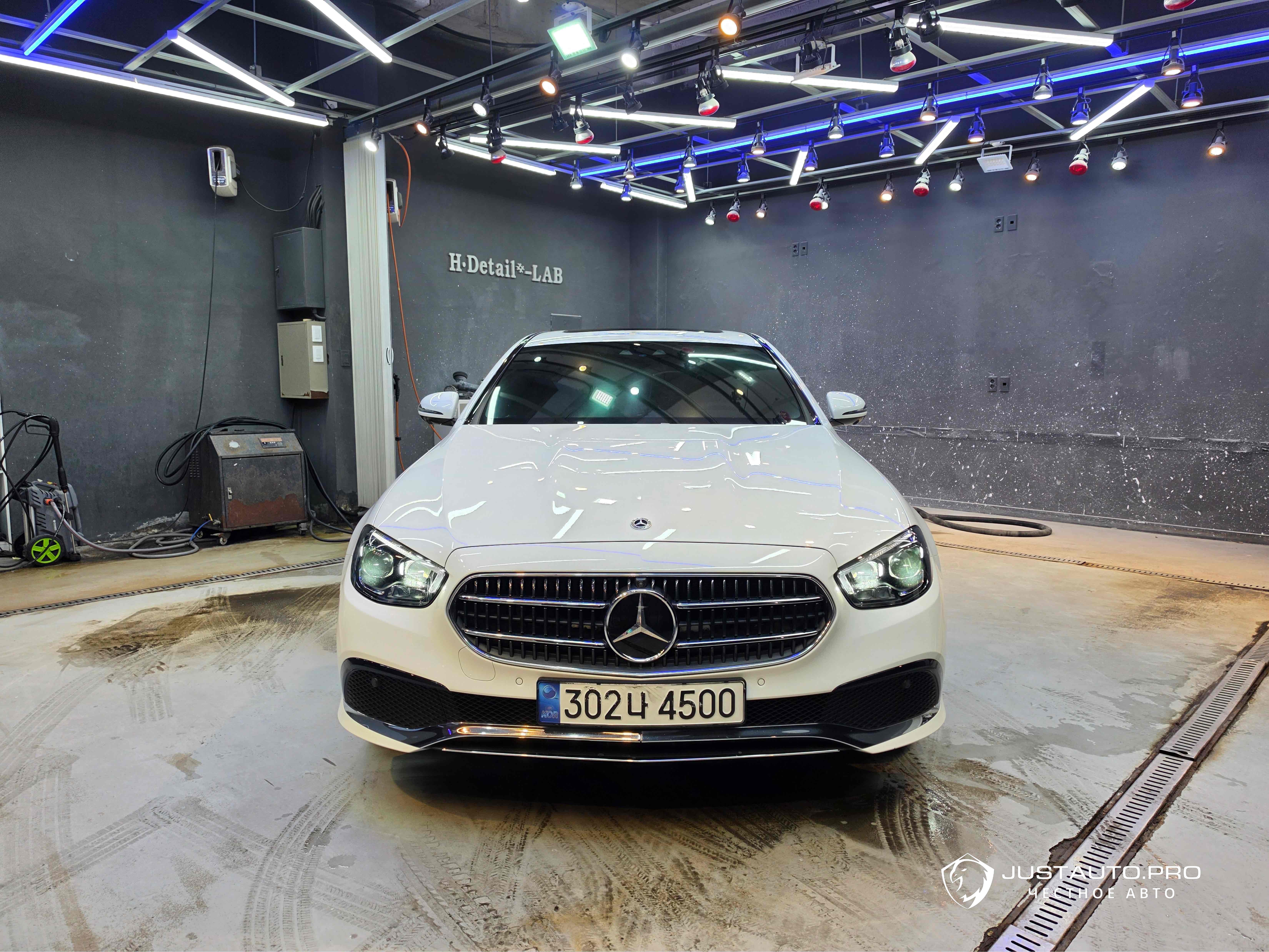 Автомобиль Mercedes-Benz E-Class