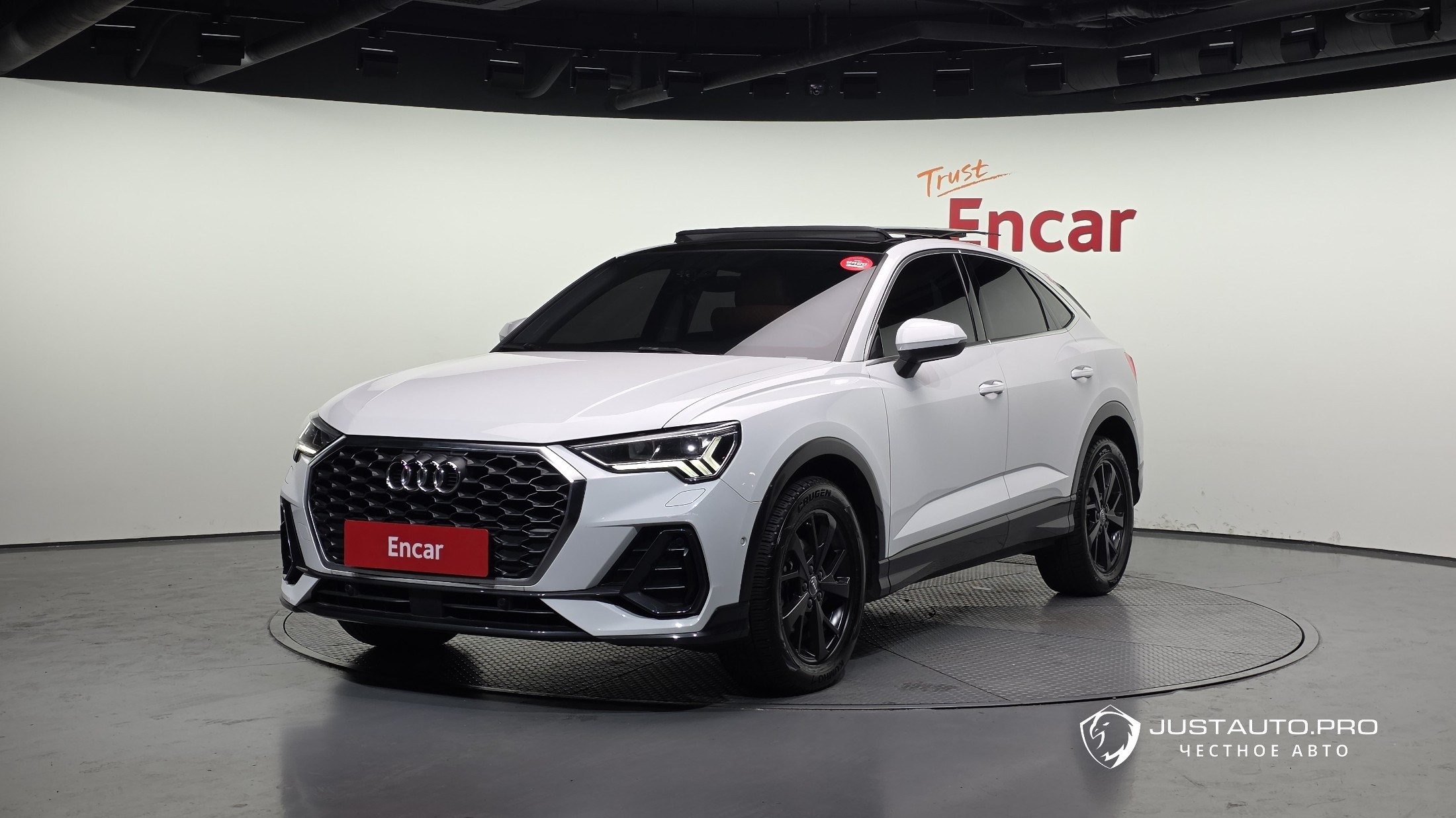 Автомобиль Audi Q3