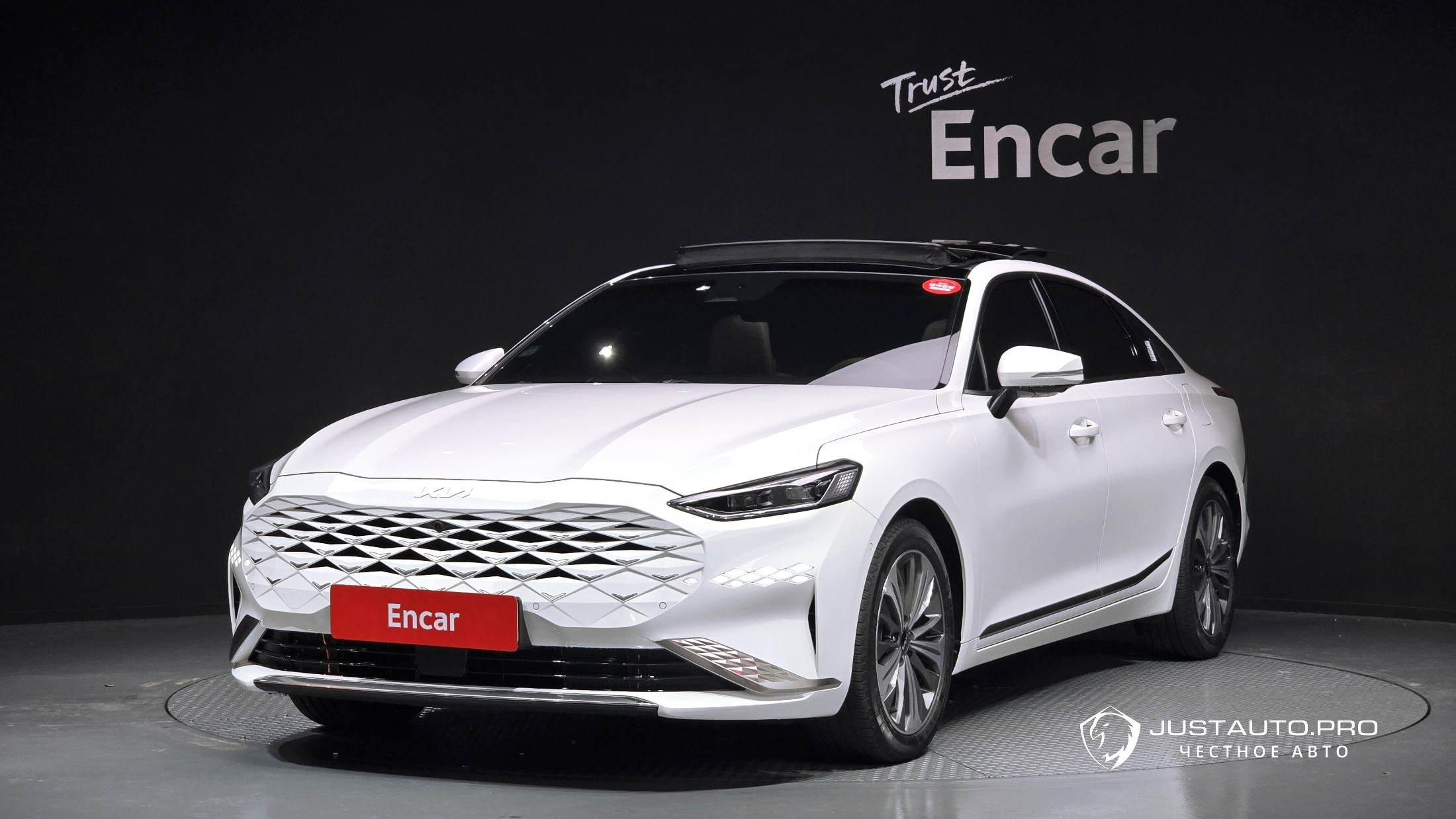 Автомобиль Kia K8