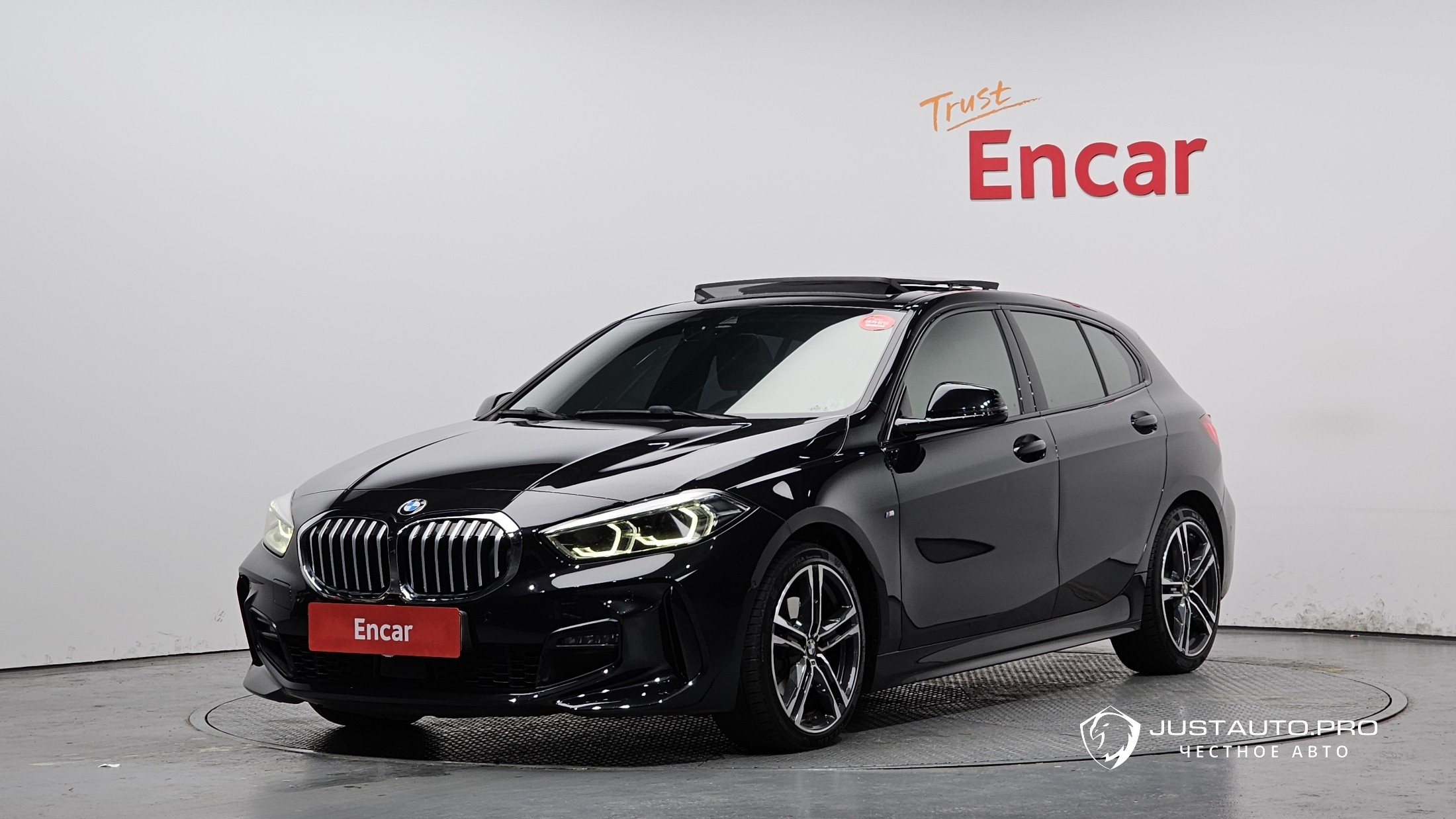 Автомобиль BMW 1-Series