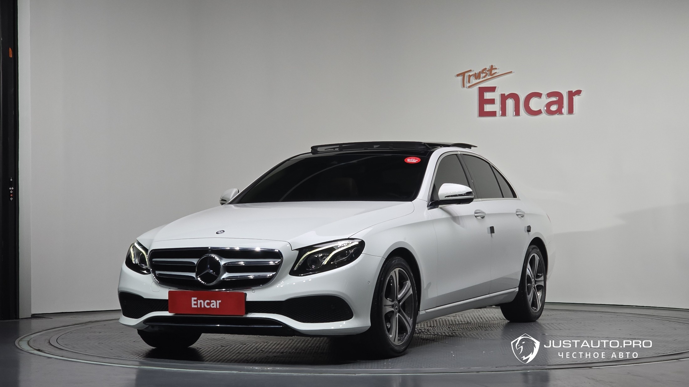 Автомобиль Mercedes-Benz E-Class
