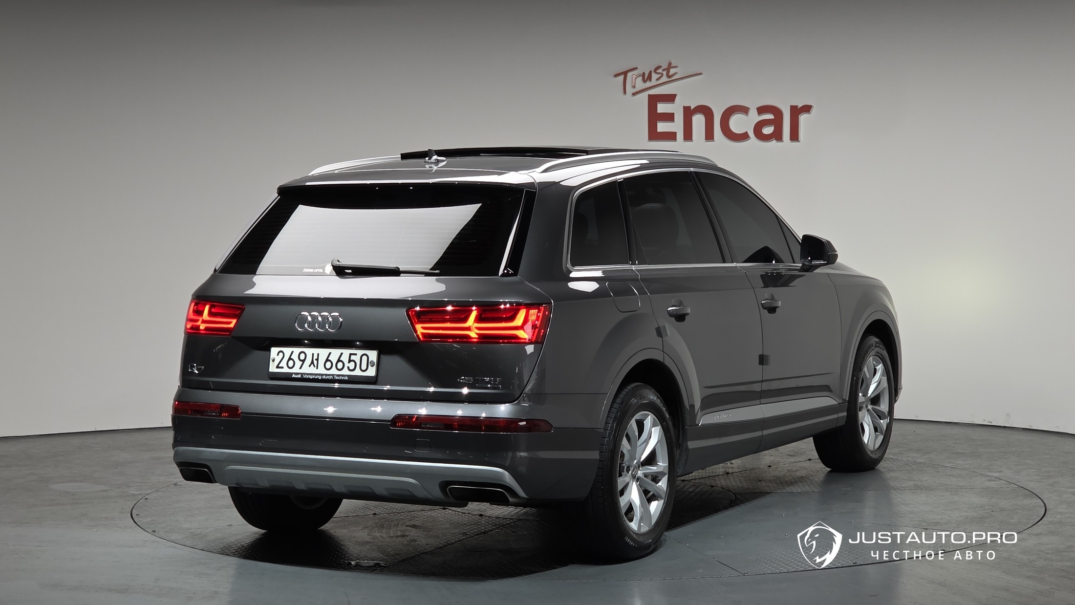 Автомобиль Audi Q7