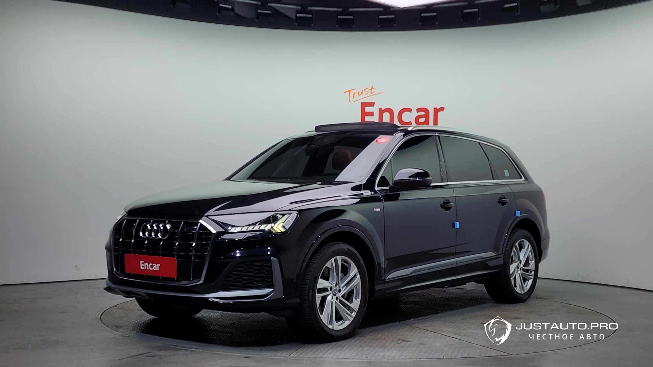 Автомобиль Audi Q7