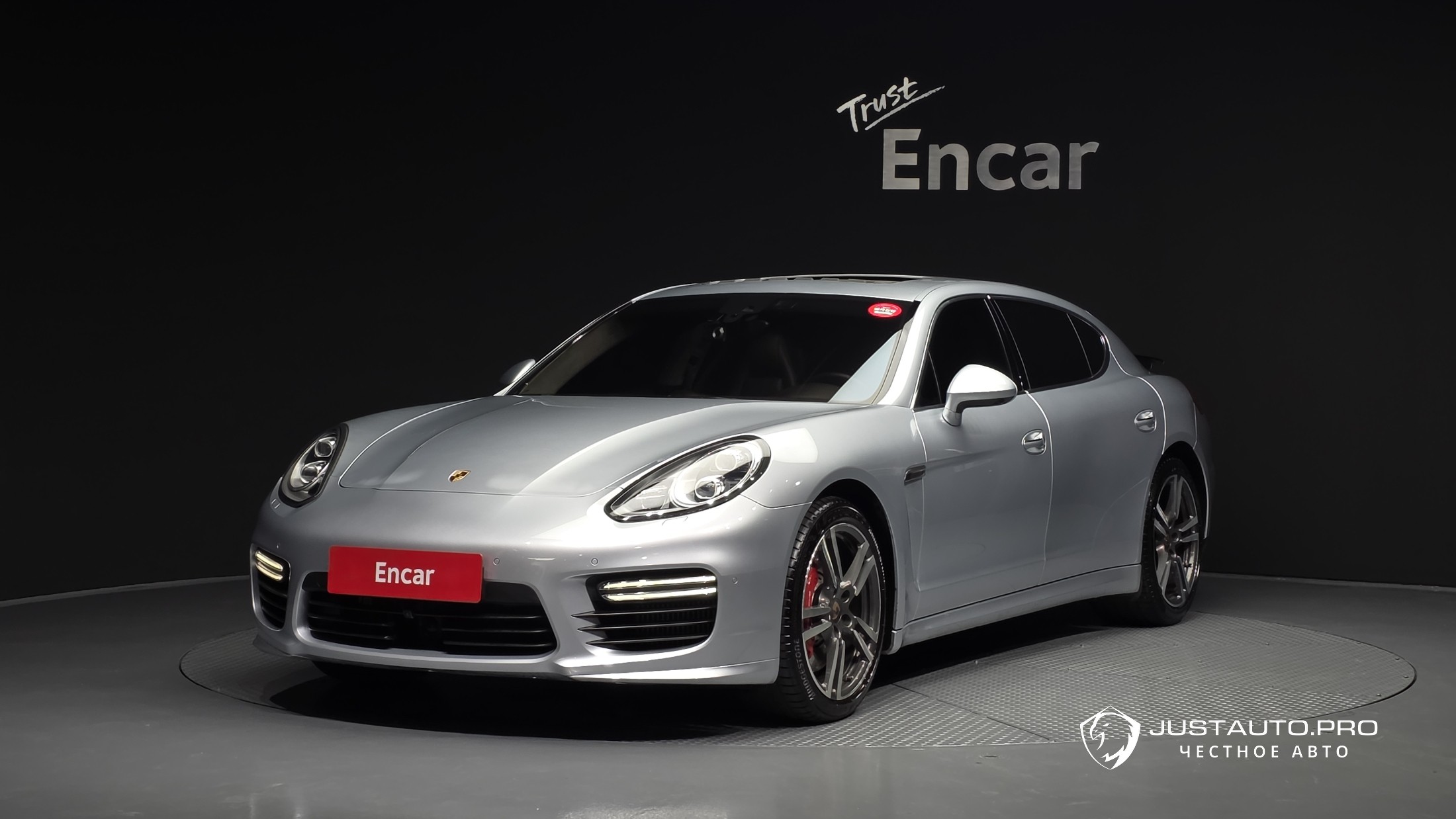 Автомобиль Porsche Panamera