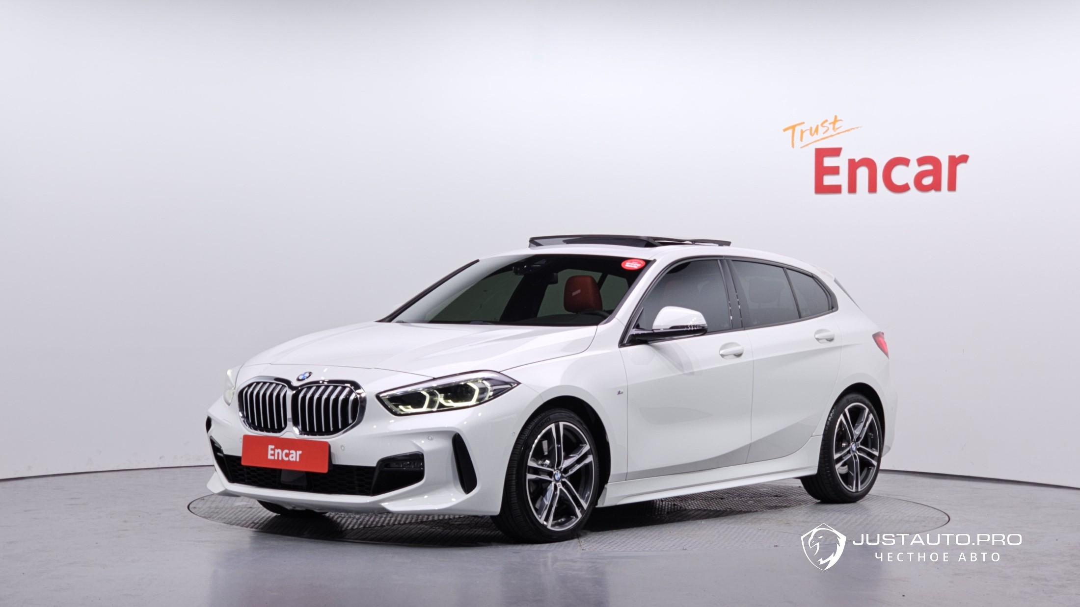 Автомобиль BMW 1-Series