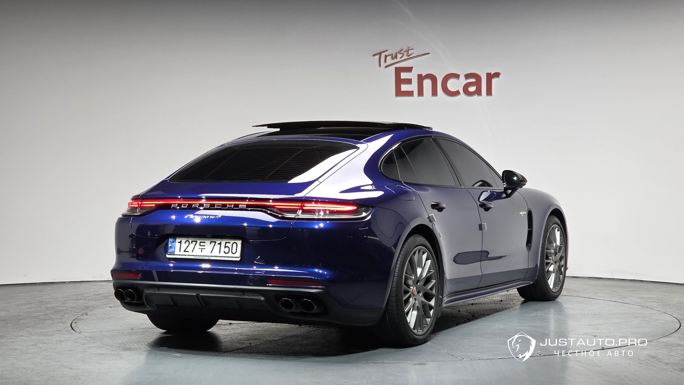 Автомобиль Porsche Panamera