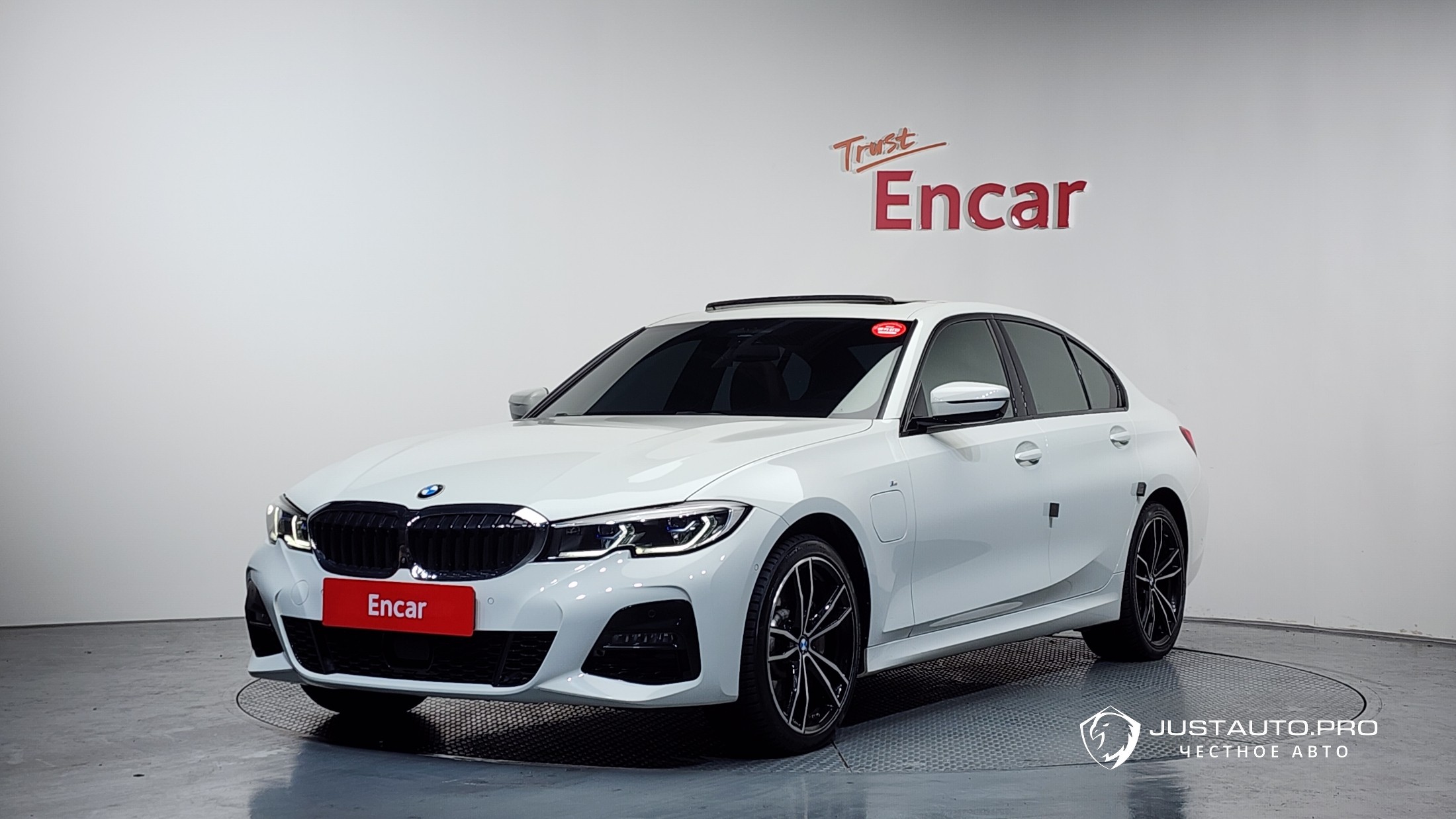 Автомобиль BMW 3-Series