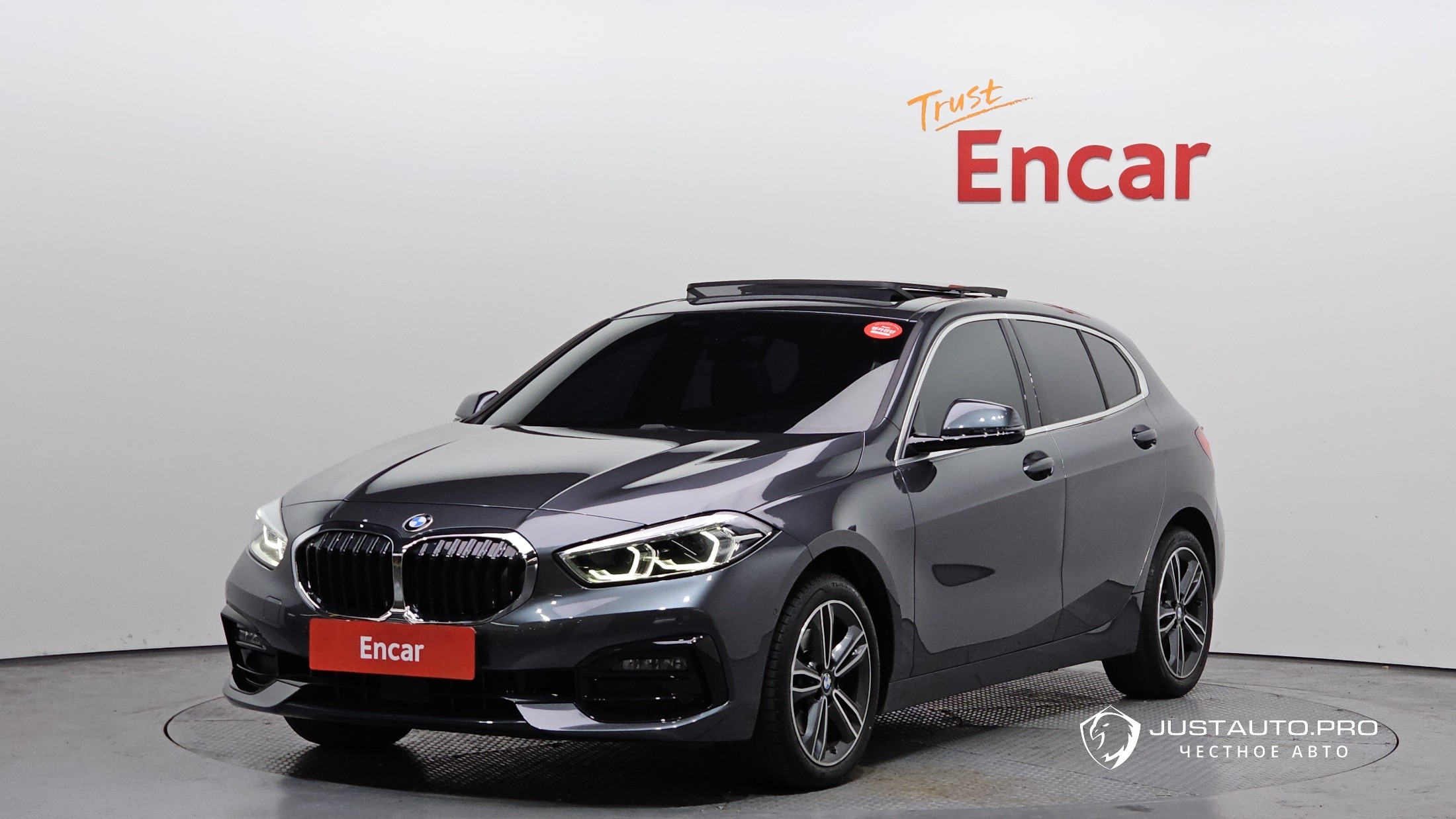 Автомобиль BMW 1-Series