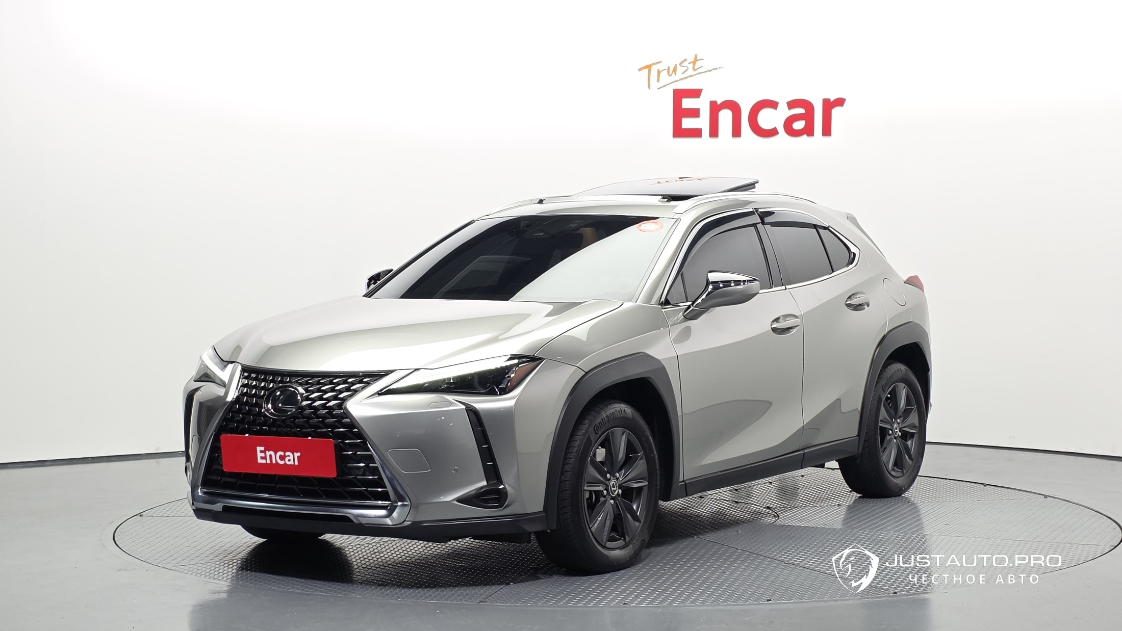 Автомобиль Lexus UX