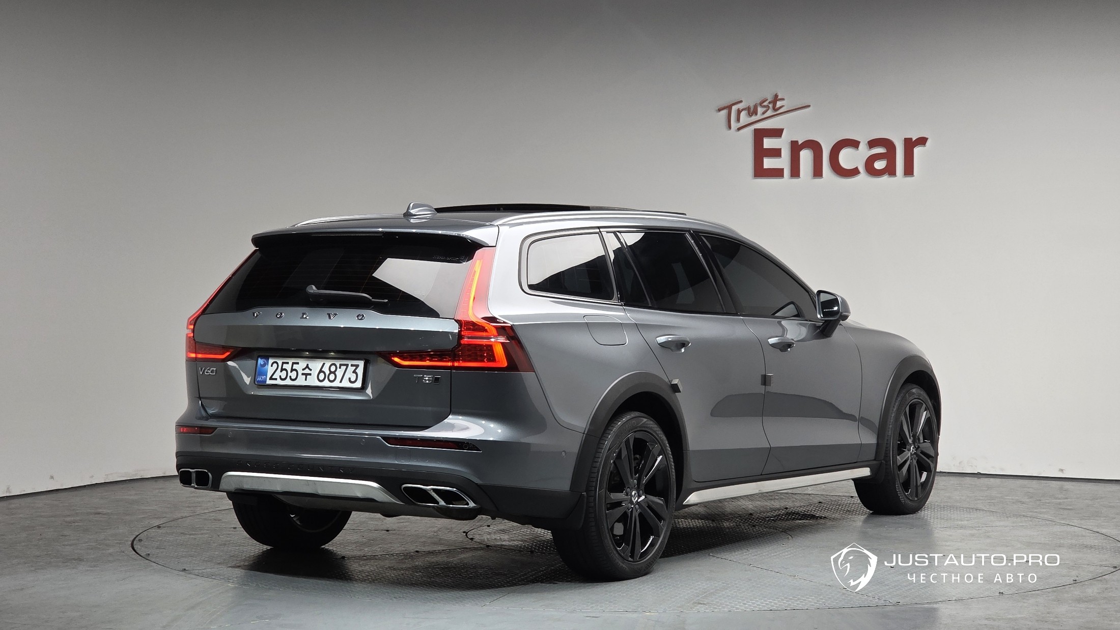 Автомобиль Volvo V60
