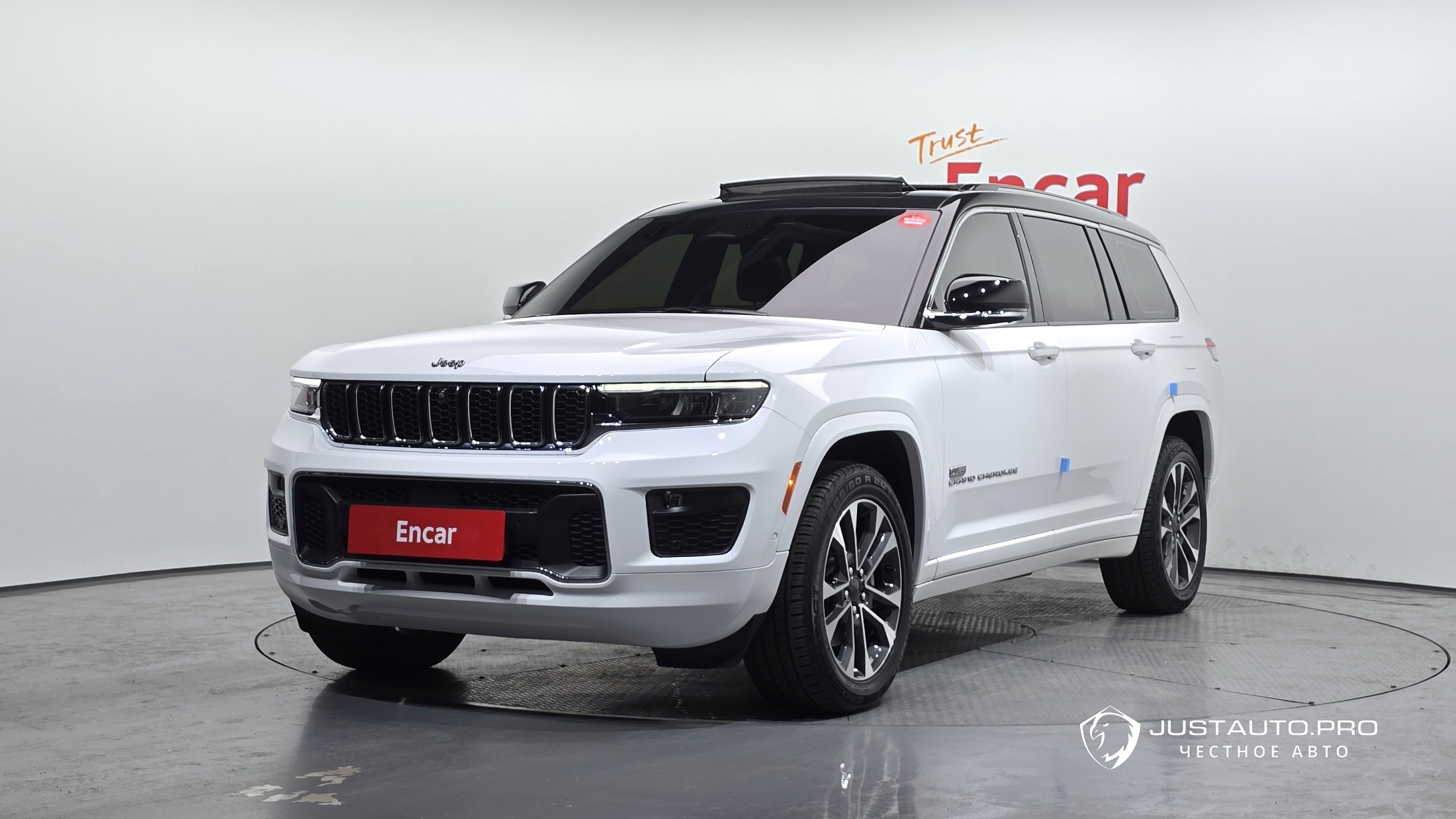 Автомобиль Jeep Cherokee