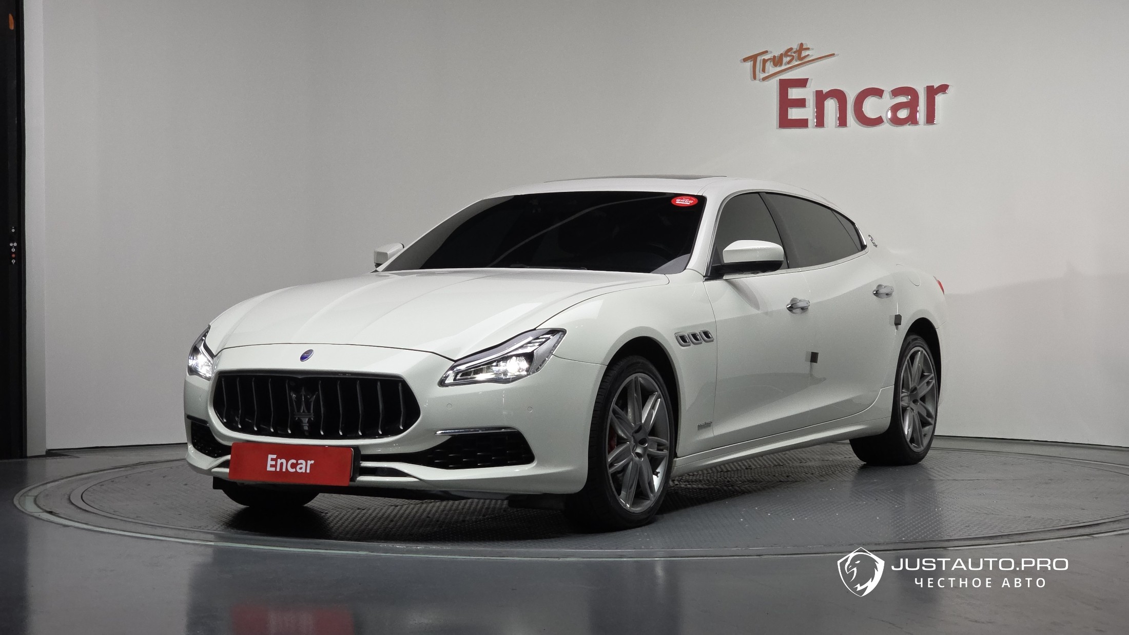 Автомобиль Maserati Quattroporte