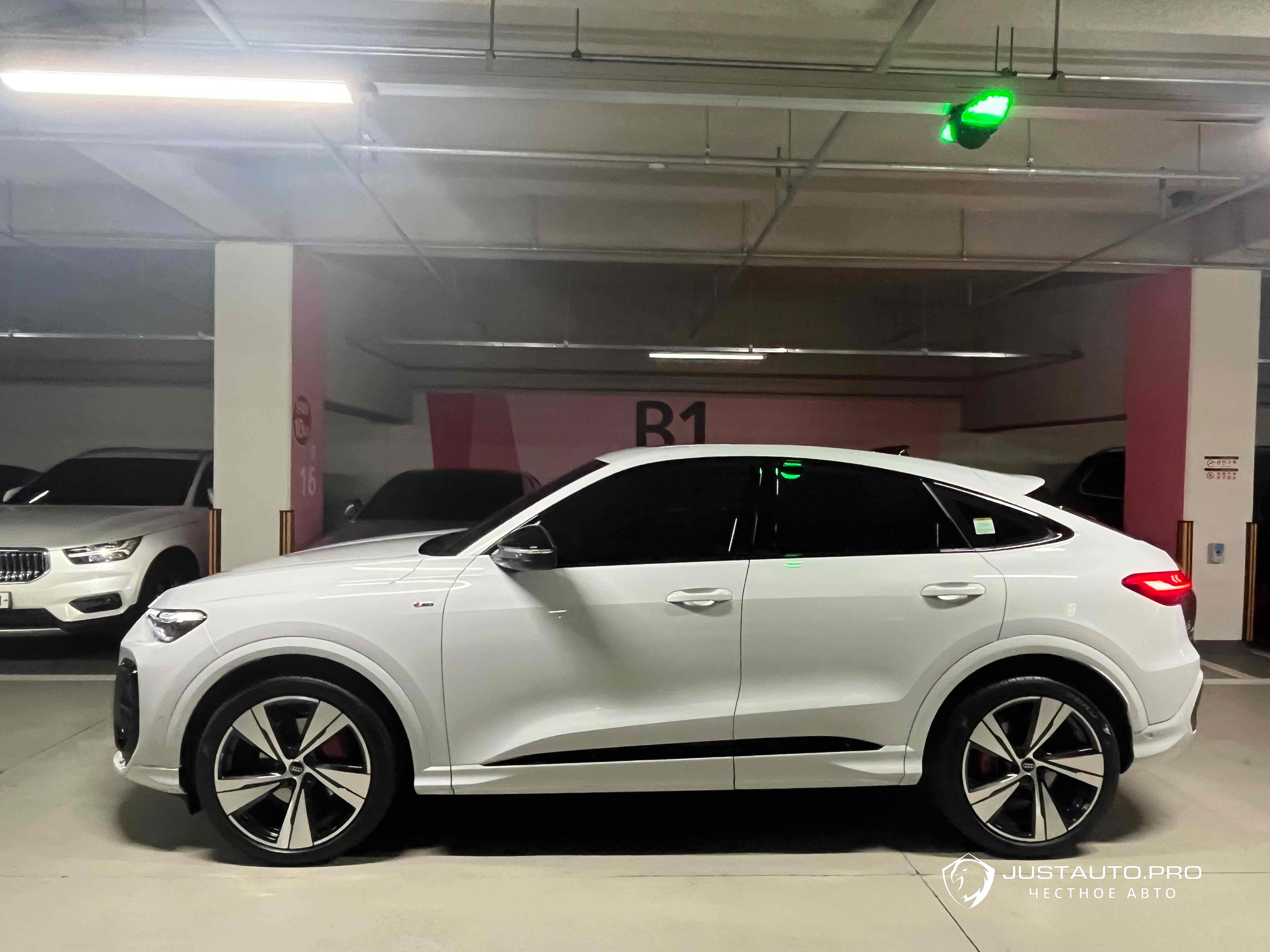 Автомобиль Audi Q5