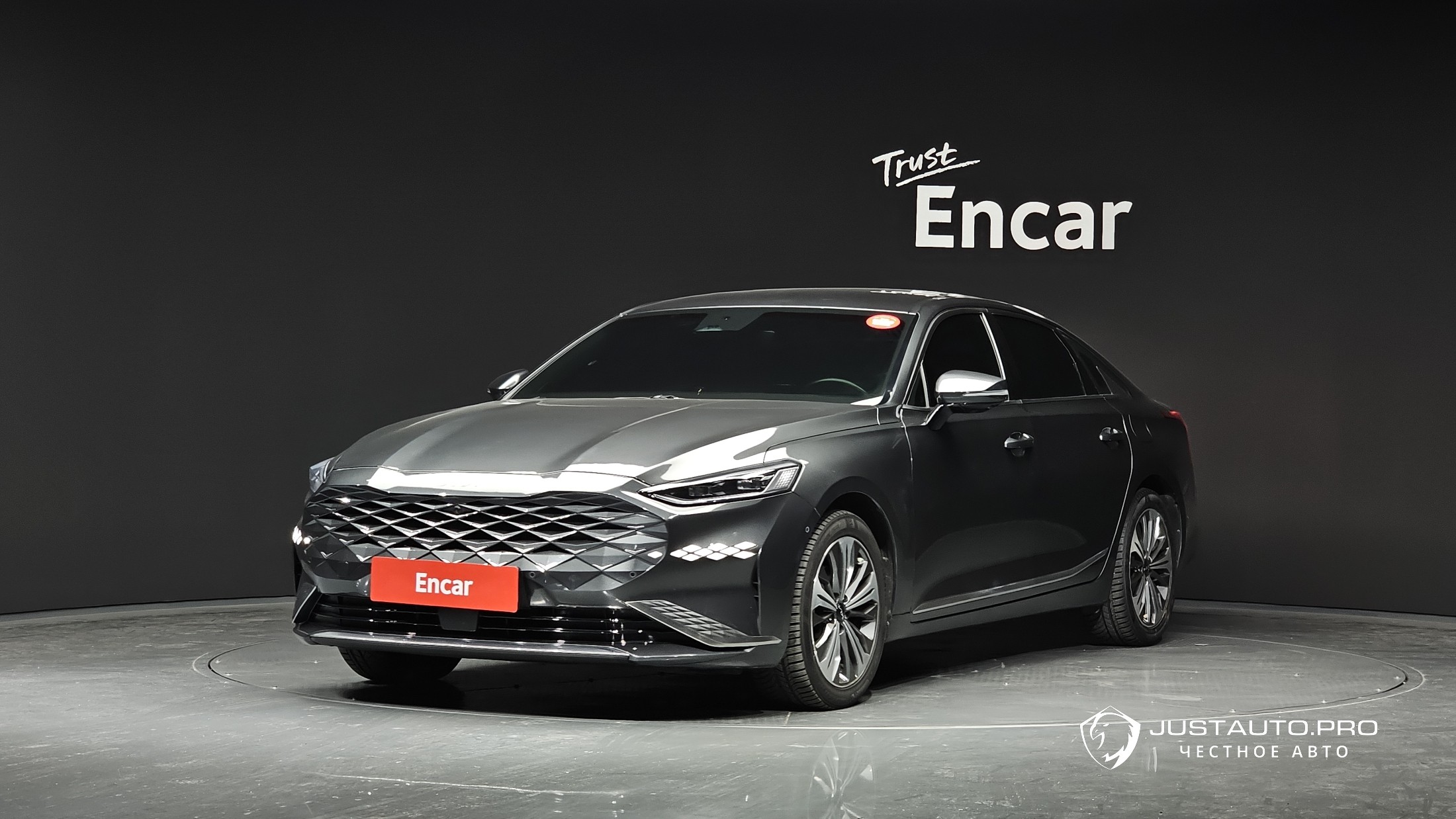 Автомобиль Kia K8