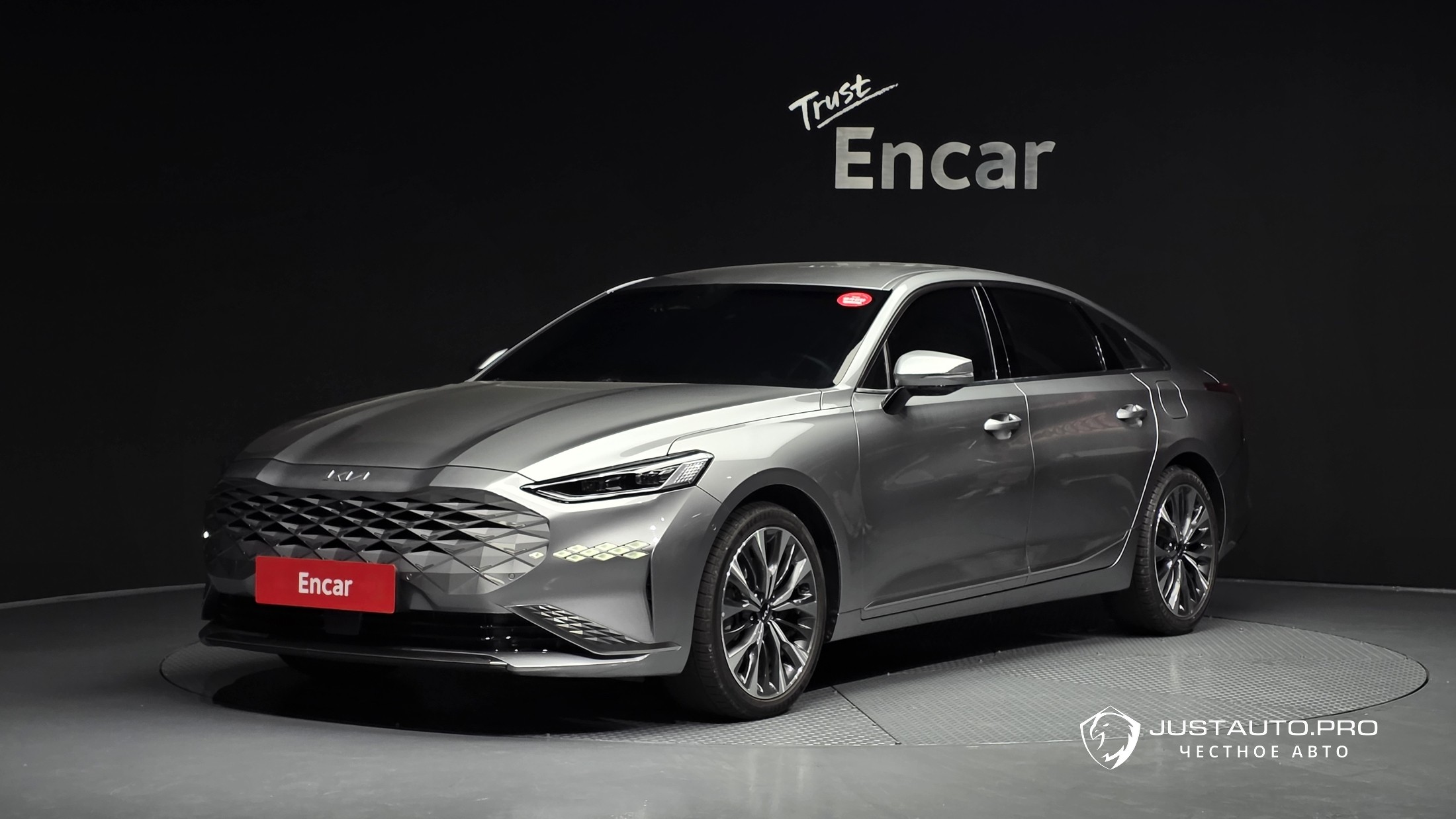 Автомобиль Kia K8