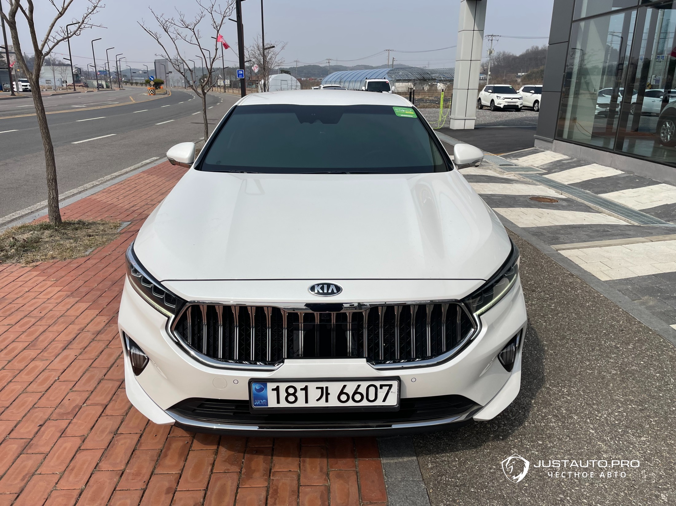 Автомобиль Kia K7
