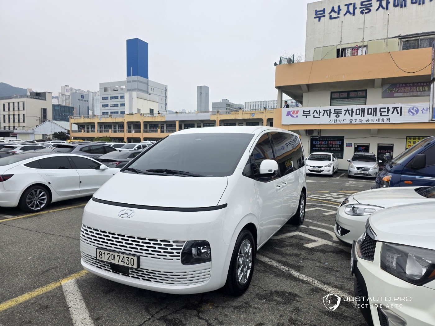 Автомобиль Hyundai Staria
