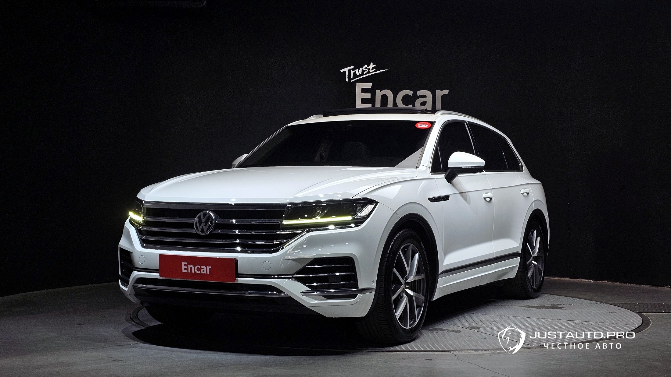 Автомобиль Volkswagen Touareg